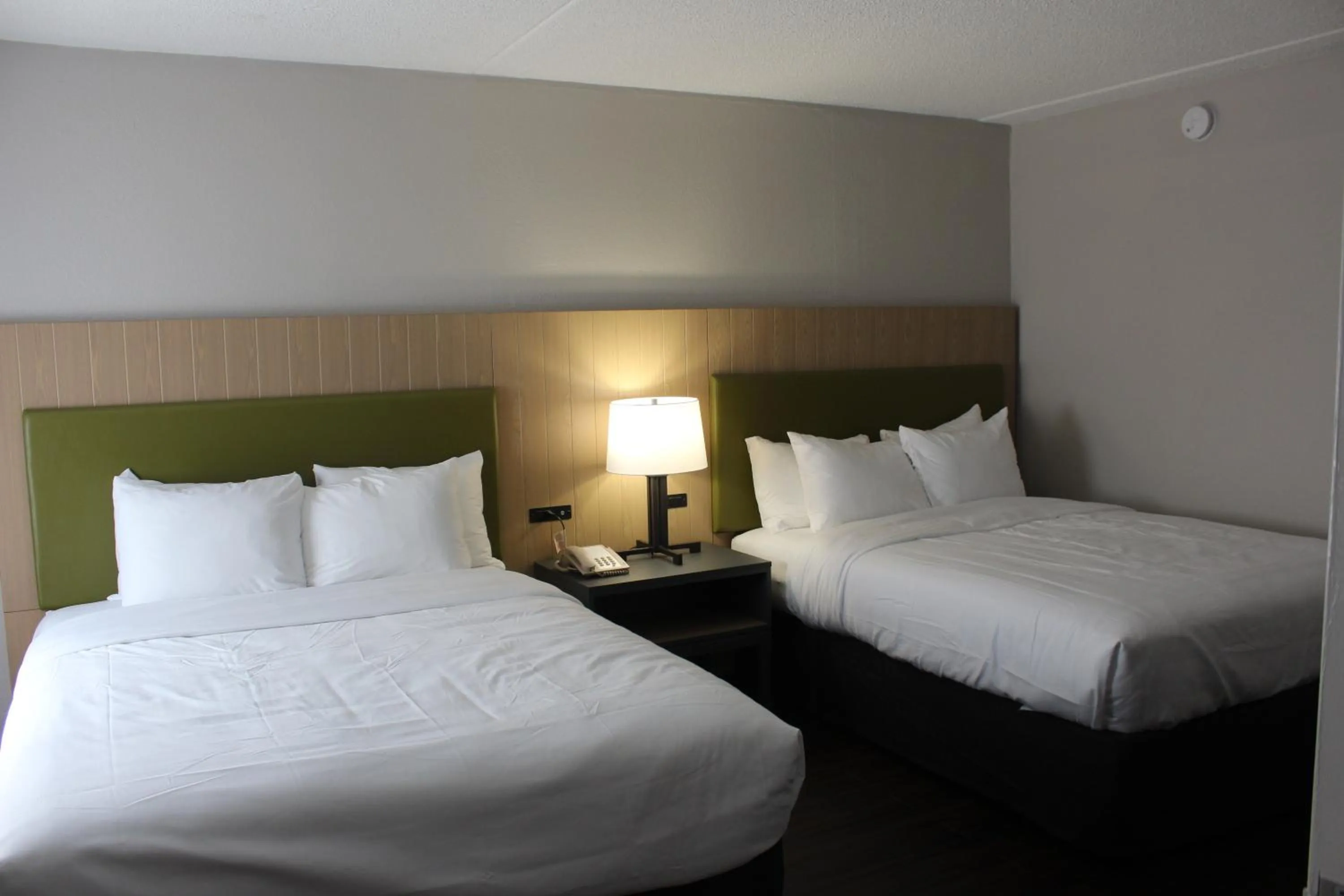 Bedroom, Bed in Country Inn & Suites by Radisson, Dunbar - Charleston