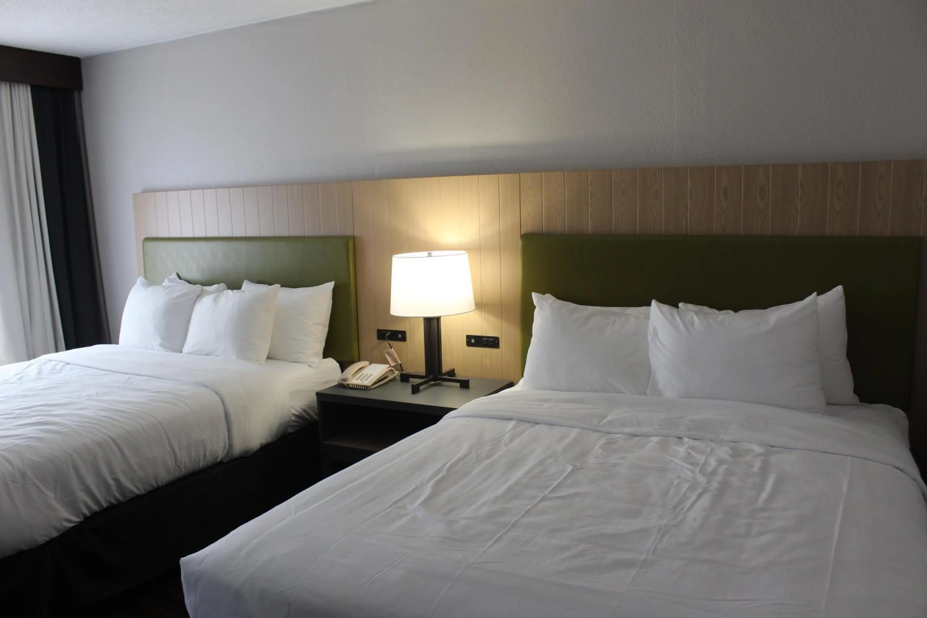 Bedroom, Bed in Country Inn & Suites by Radisson, Dunbar - Charleston