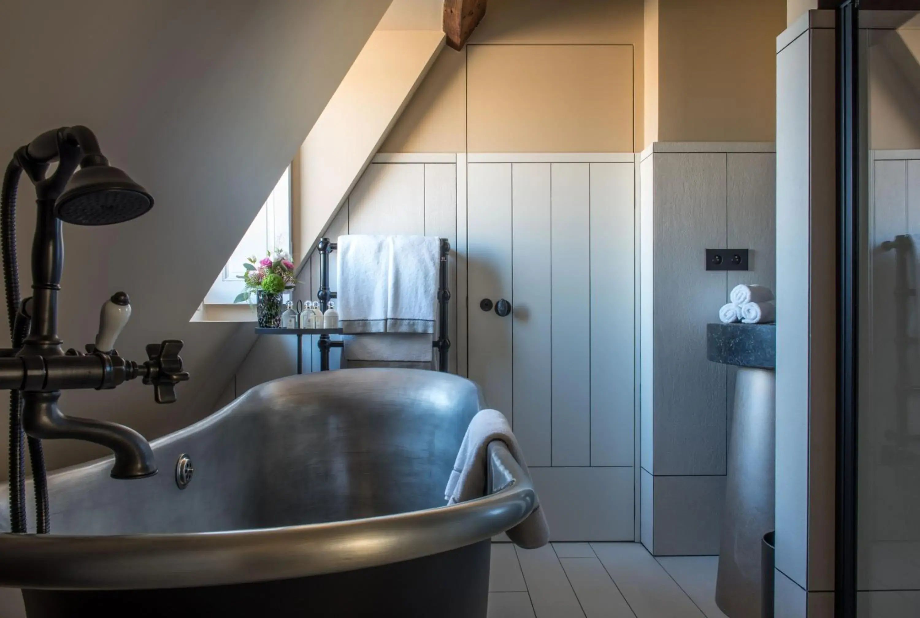 Bathroom in Cour des Vosges - Evok Collection Bathroom in Cour des Vosges - Evok Collection