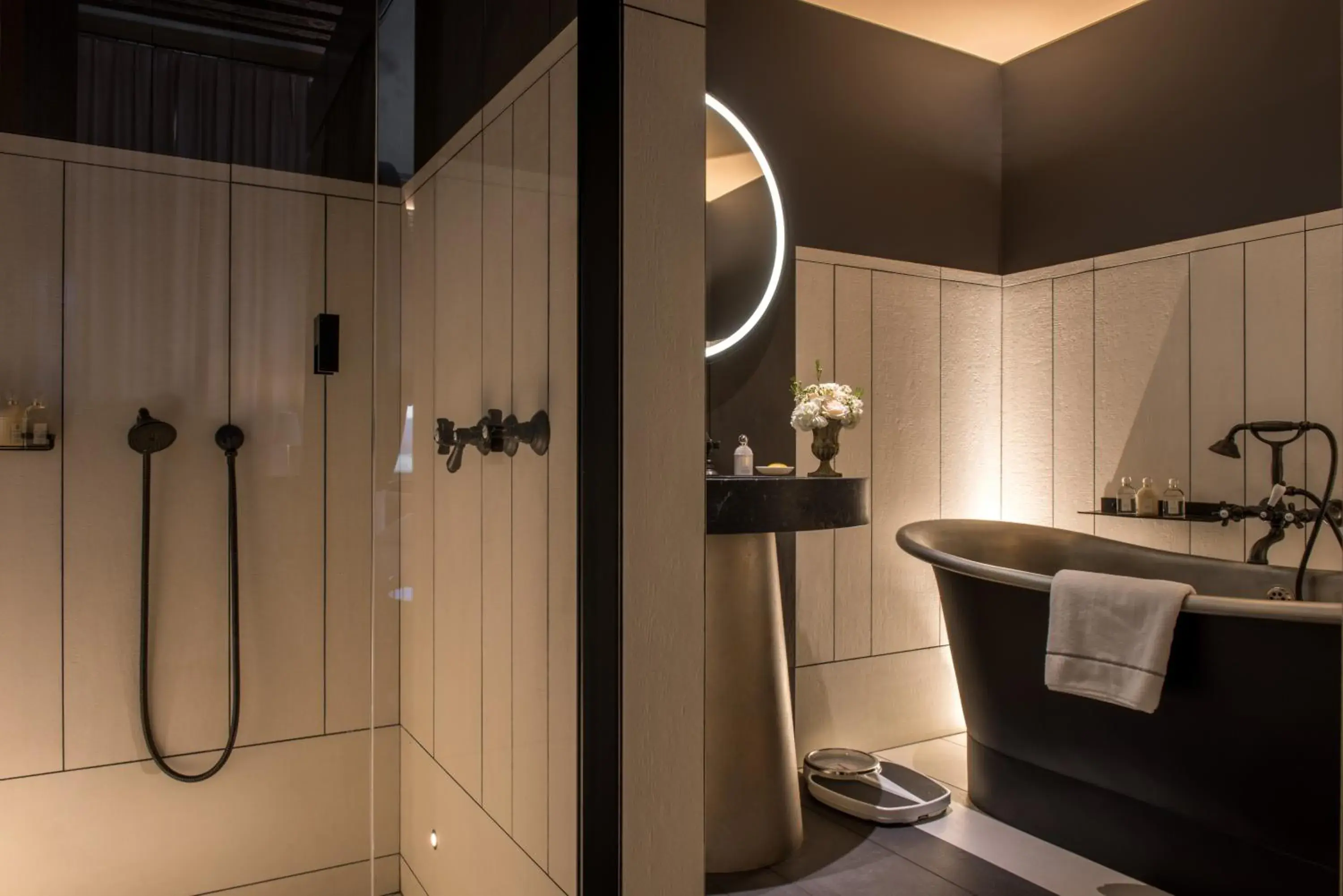 Shower in Cour des Vosges - Evok Collection Shower in Cour des Vosges - Evok Collection