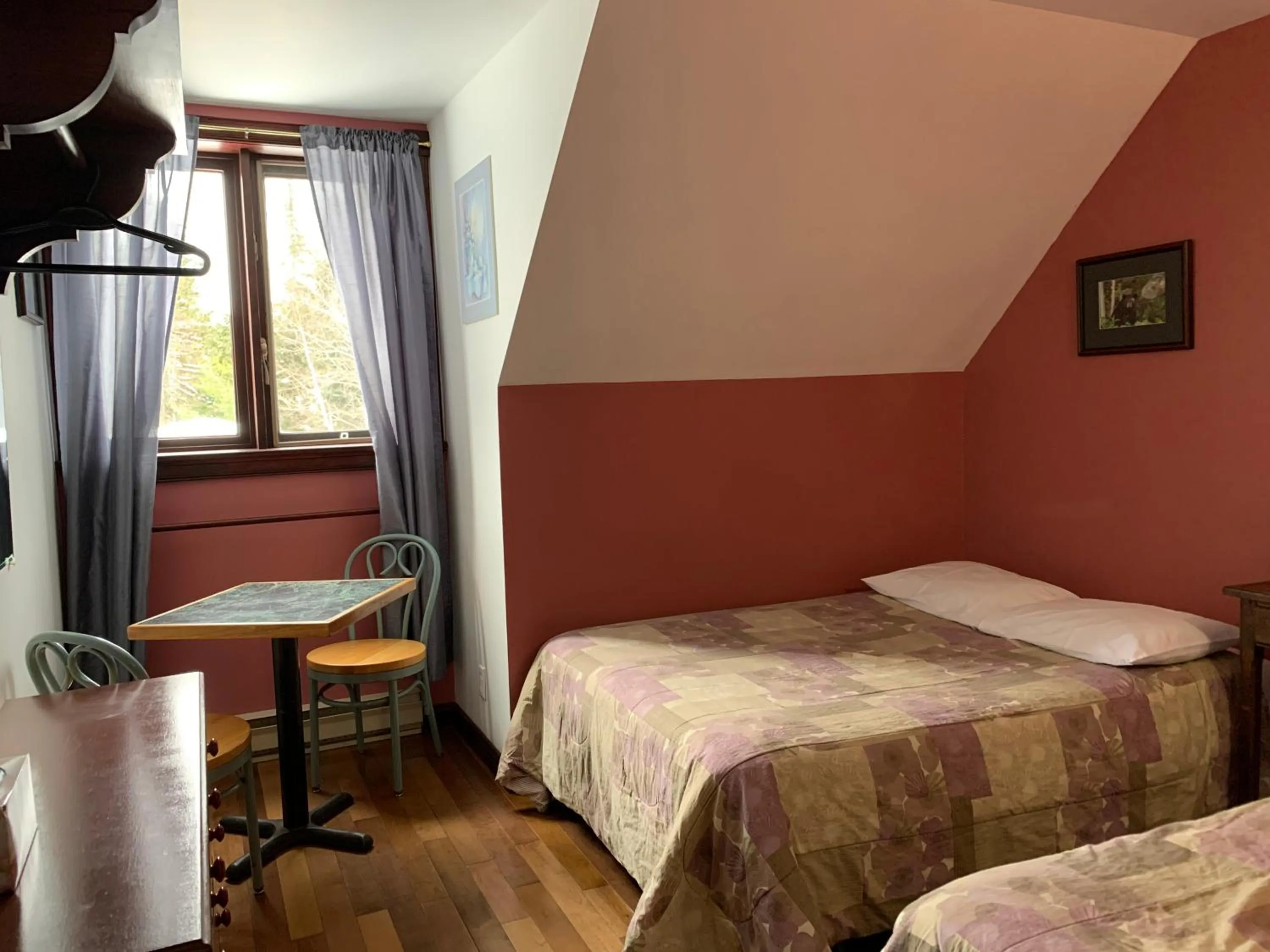 Bedroom, Bed in L'Auberge Refuge du Trappeur