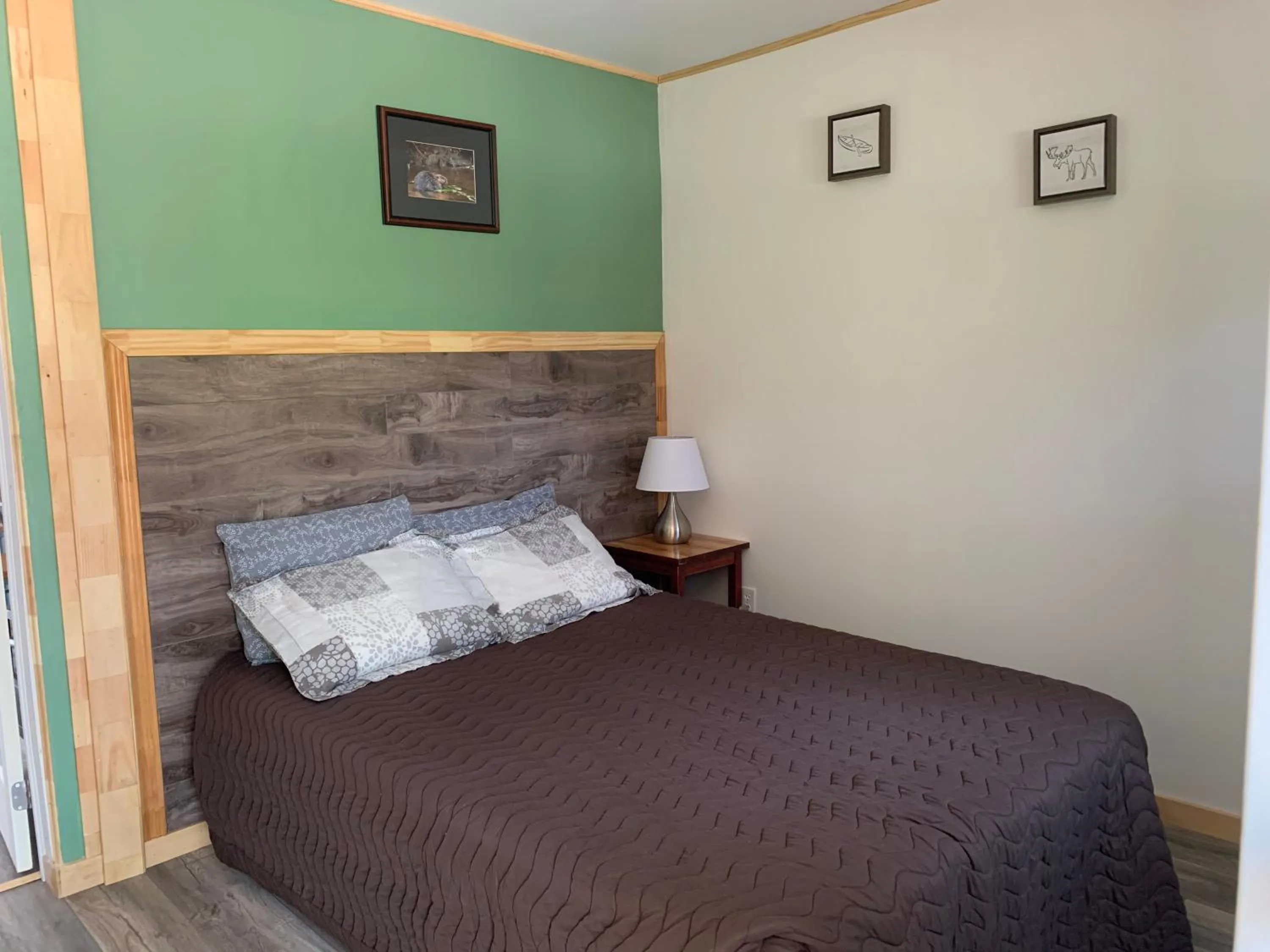 Photo of the whole room, Bed in L'Auberge Refuge du Trappeur