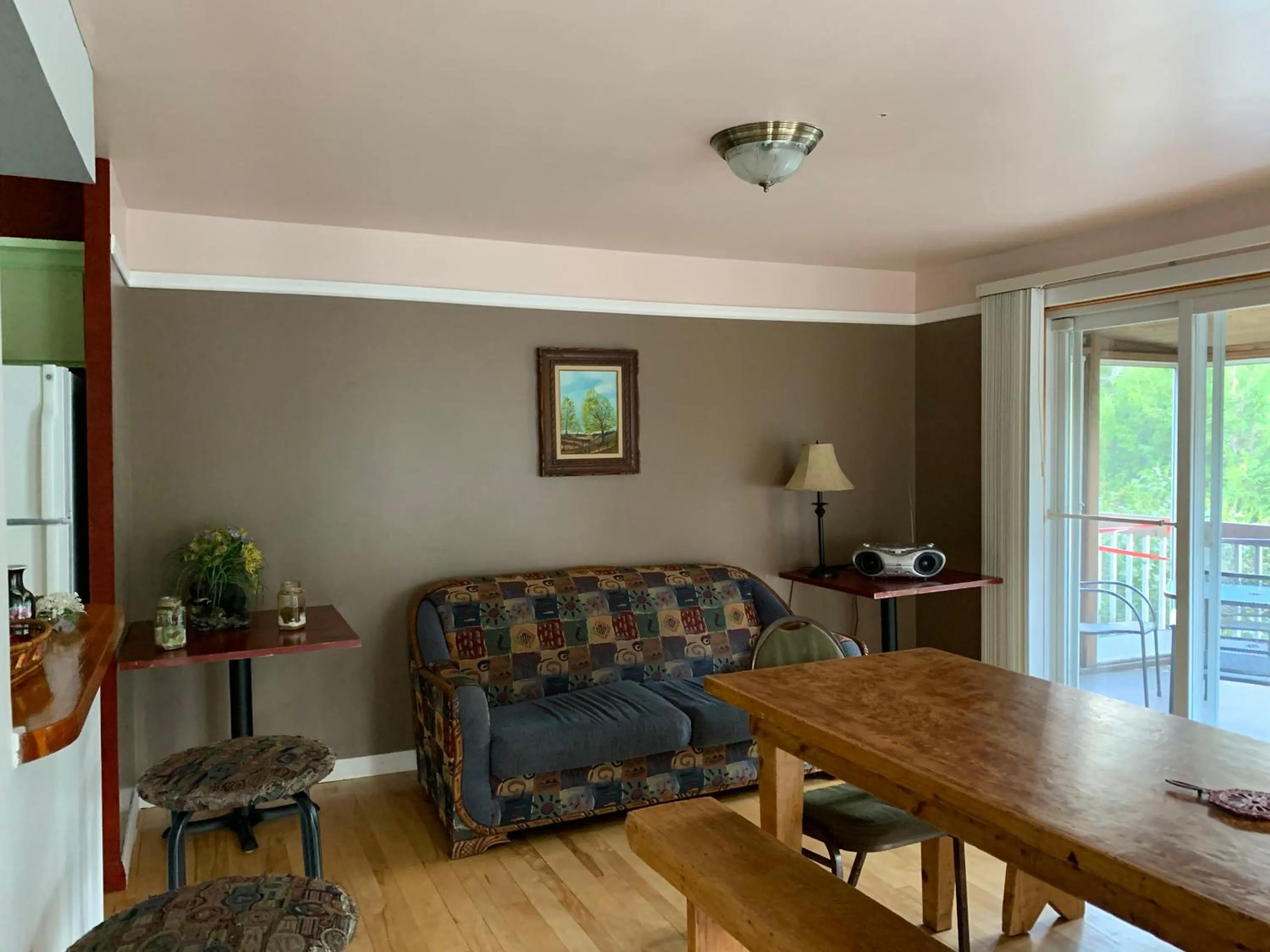 Dining area in L'Auberge Refuge du Trappeur