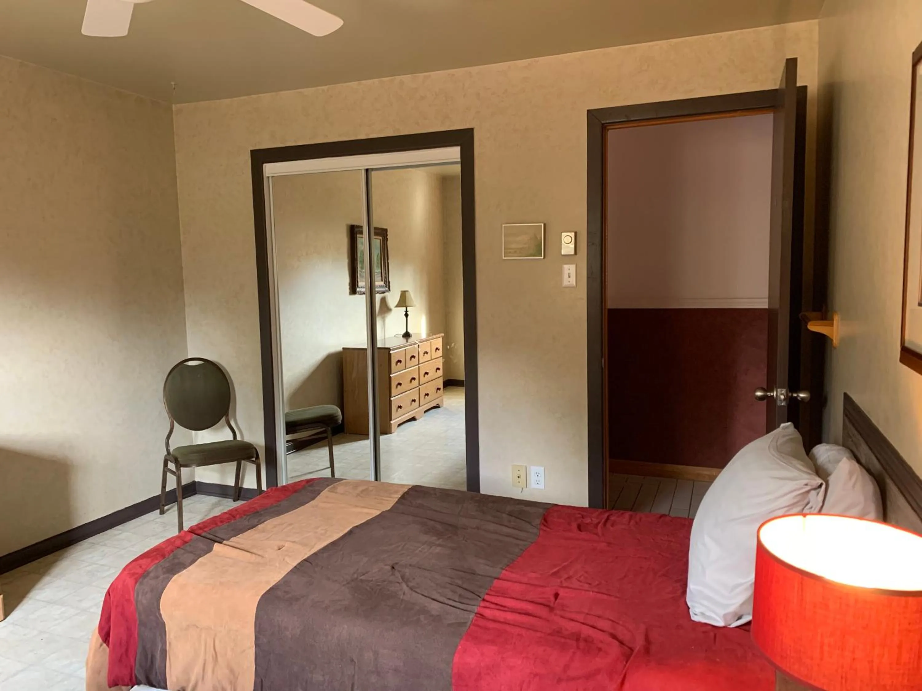 Bedroom, Bed in L'Auberge Refuge du Trappeur