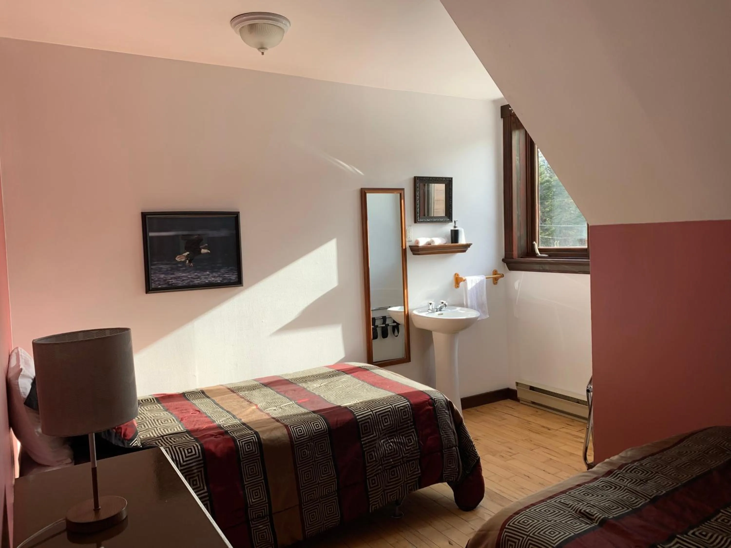 Bedroom, Bed in L'Auberge Refuge du Trappeur