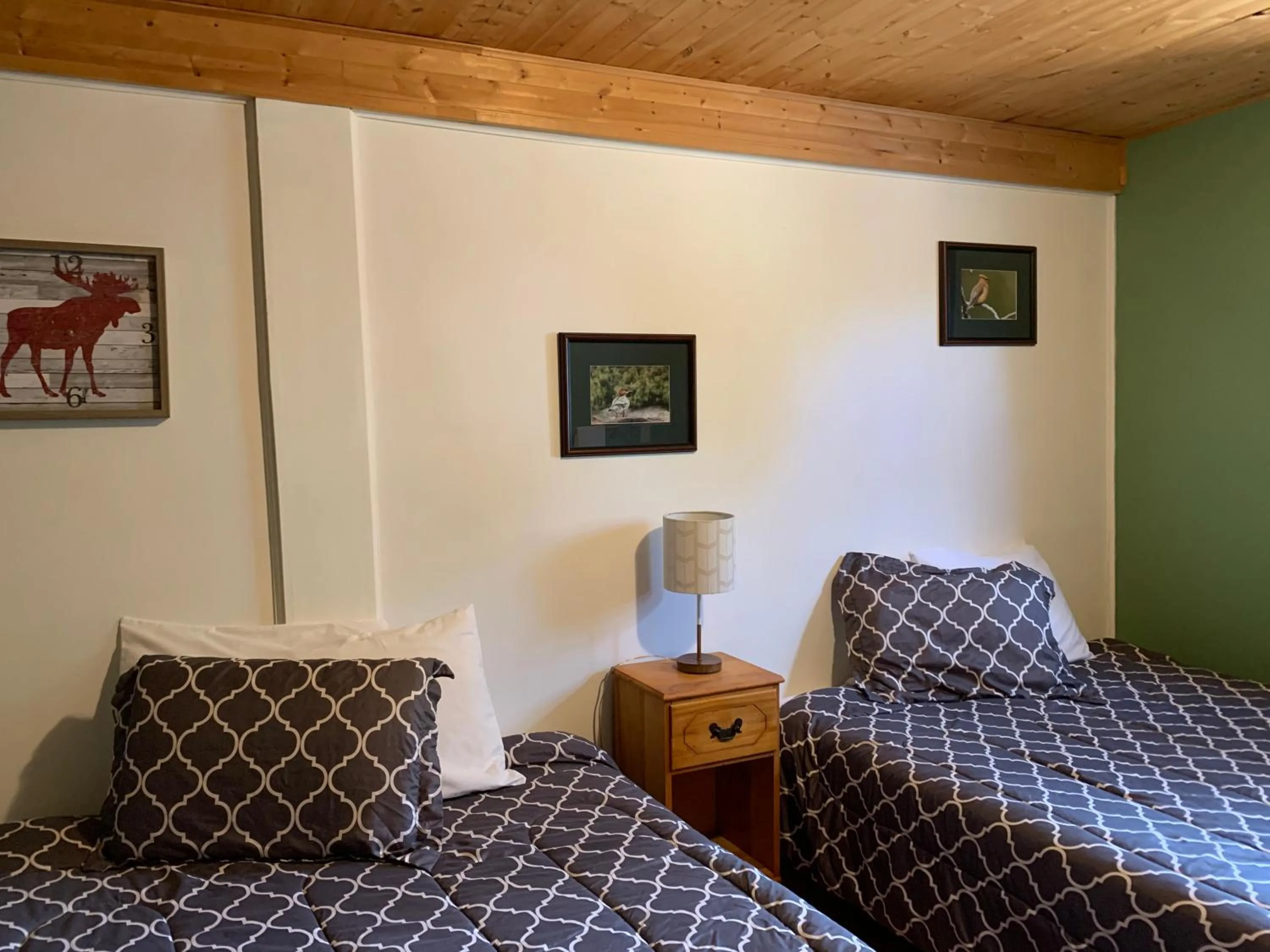 Photo of the whole room, Bed in L'Auberge Refuge du Trappeur