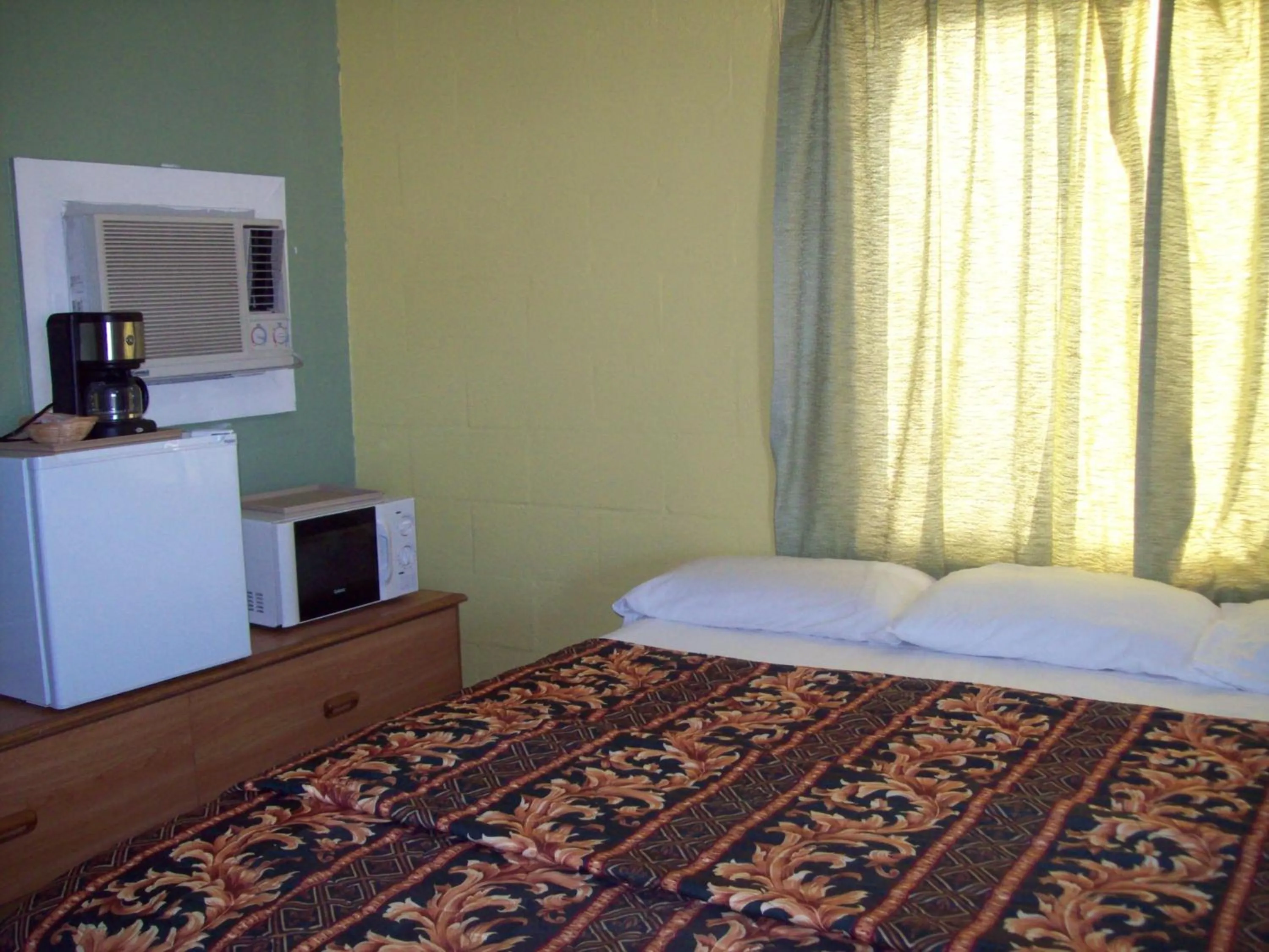 Photo of the whole room, Bed in Budget Inn Sanderson