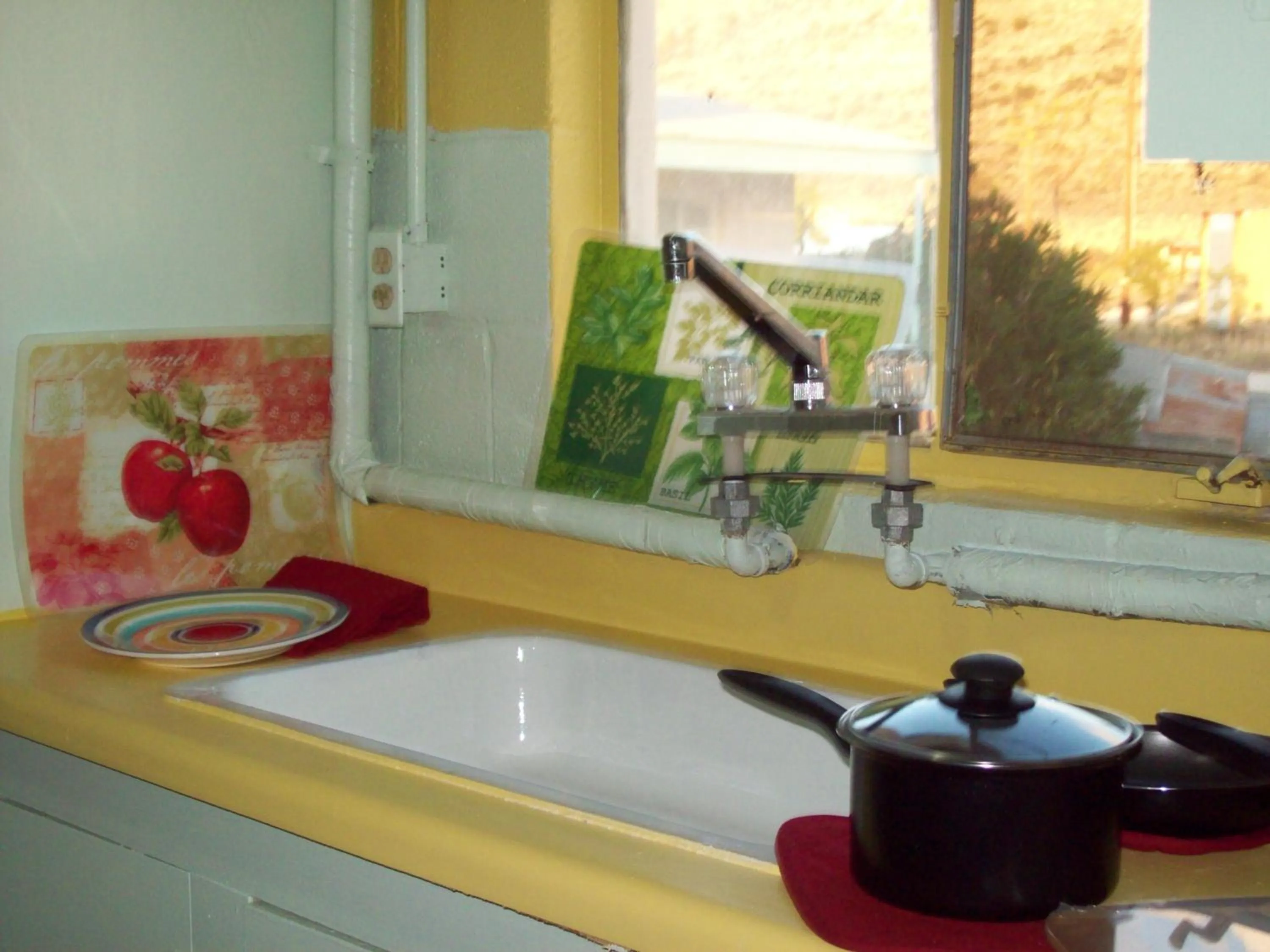 Kitchen or kitchenette in Budget Inn Sanderson