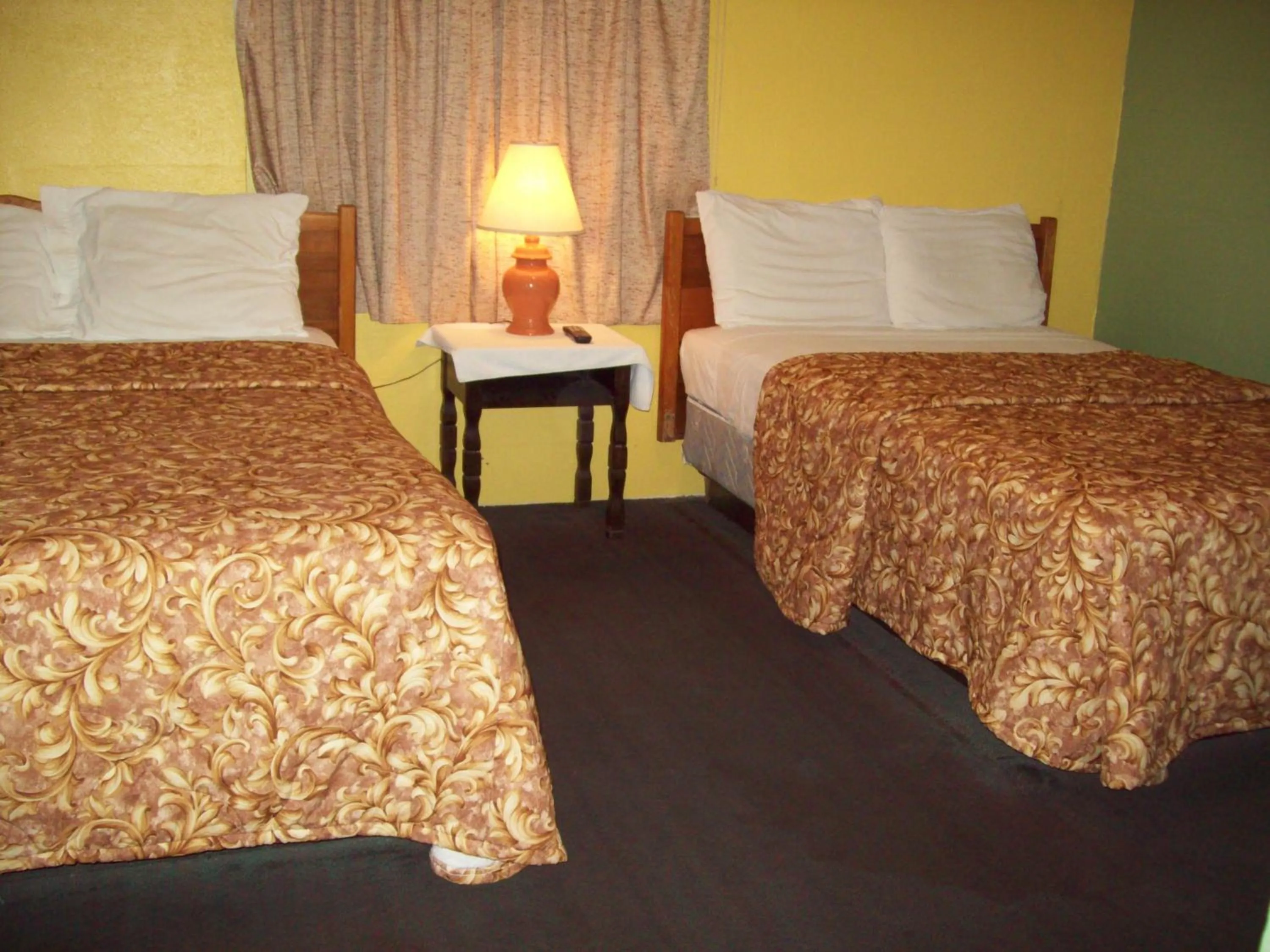 Bedroom, Bed in Budget Inn Sanderson