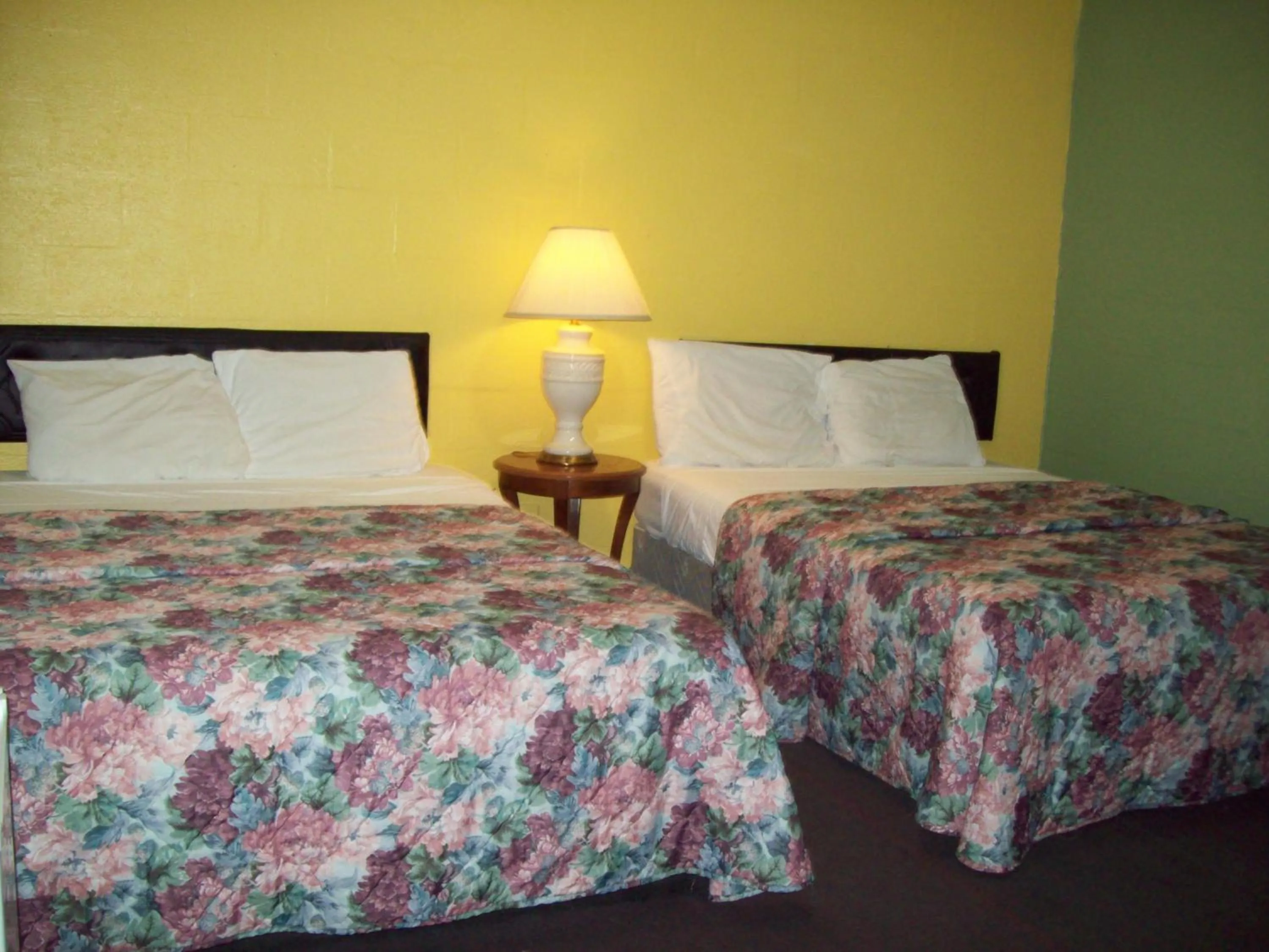 Bedroom, Bed in Budget Inn Sanderson