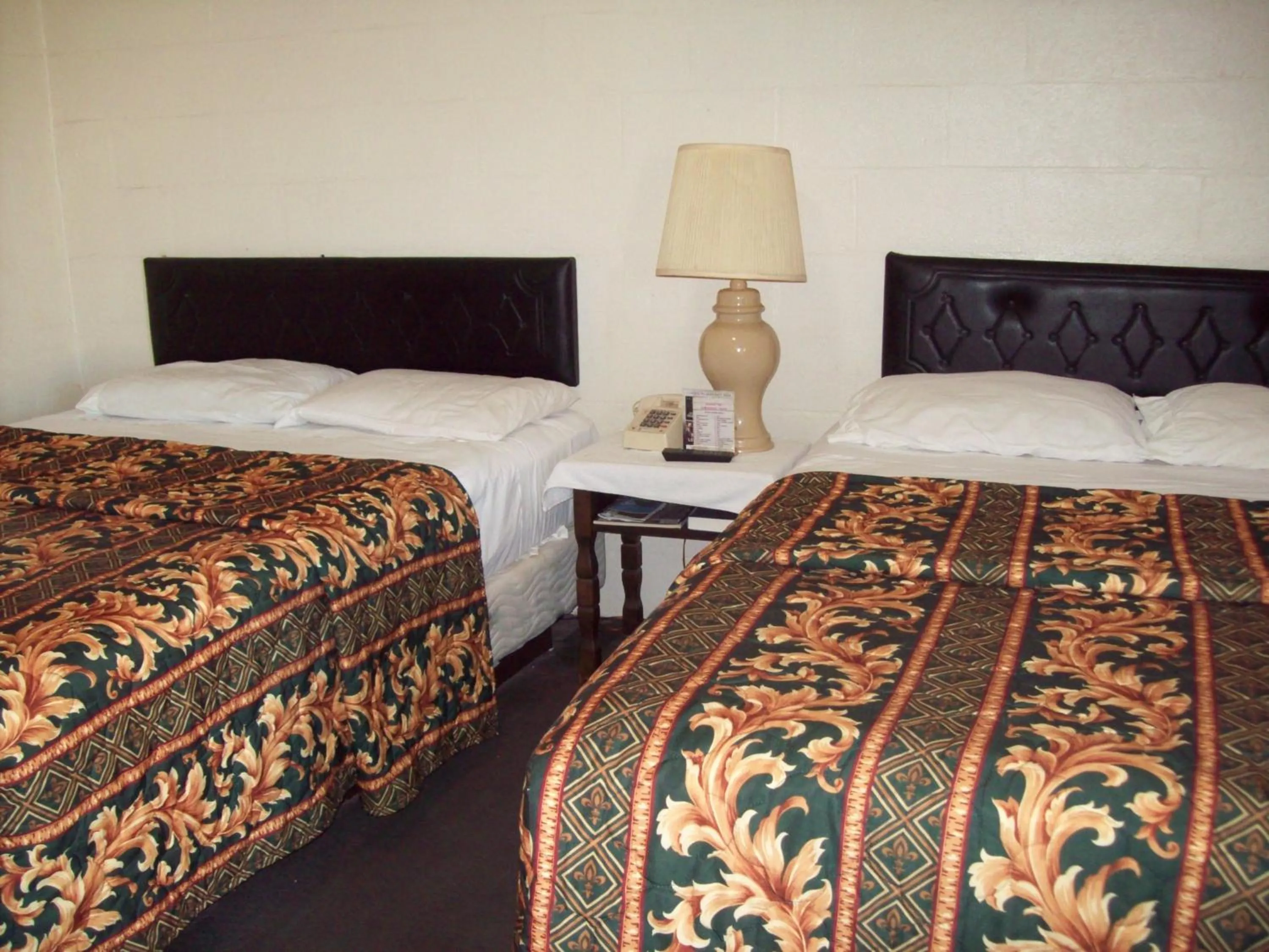 Bed in Budget Inn Sanderson