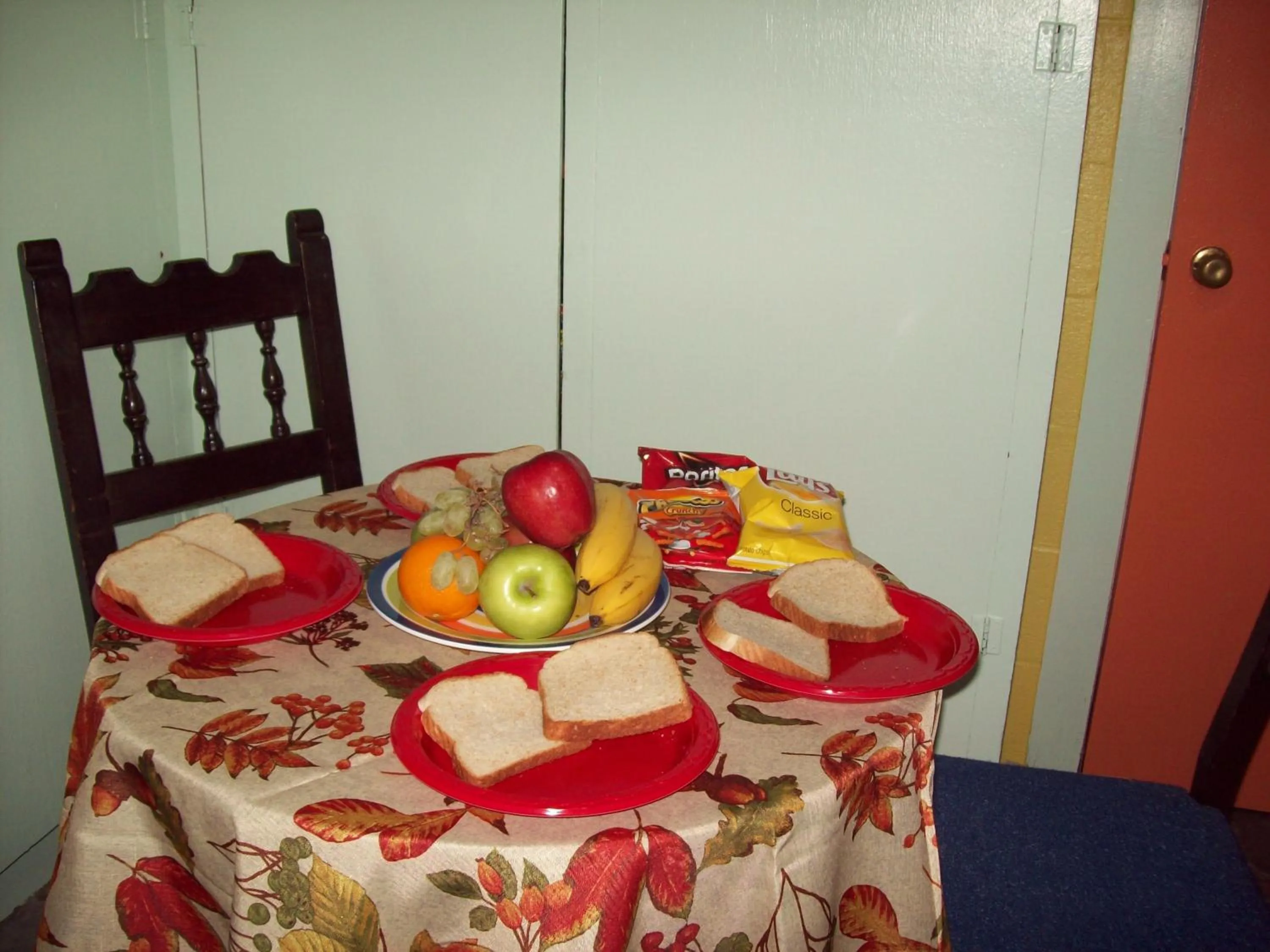 Food, Bed in Budget Inn Sanderson