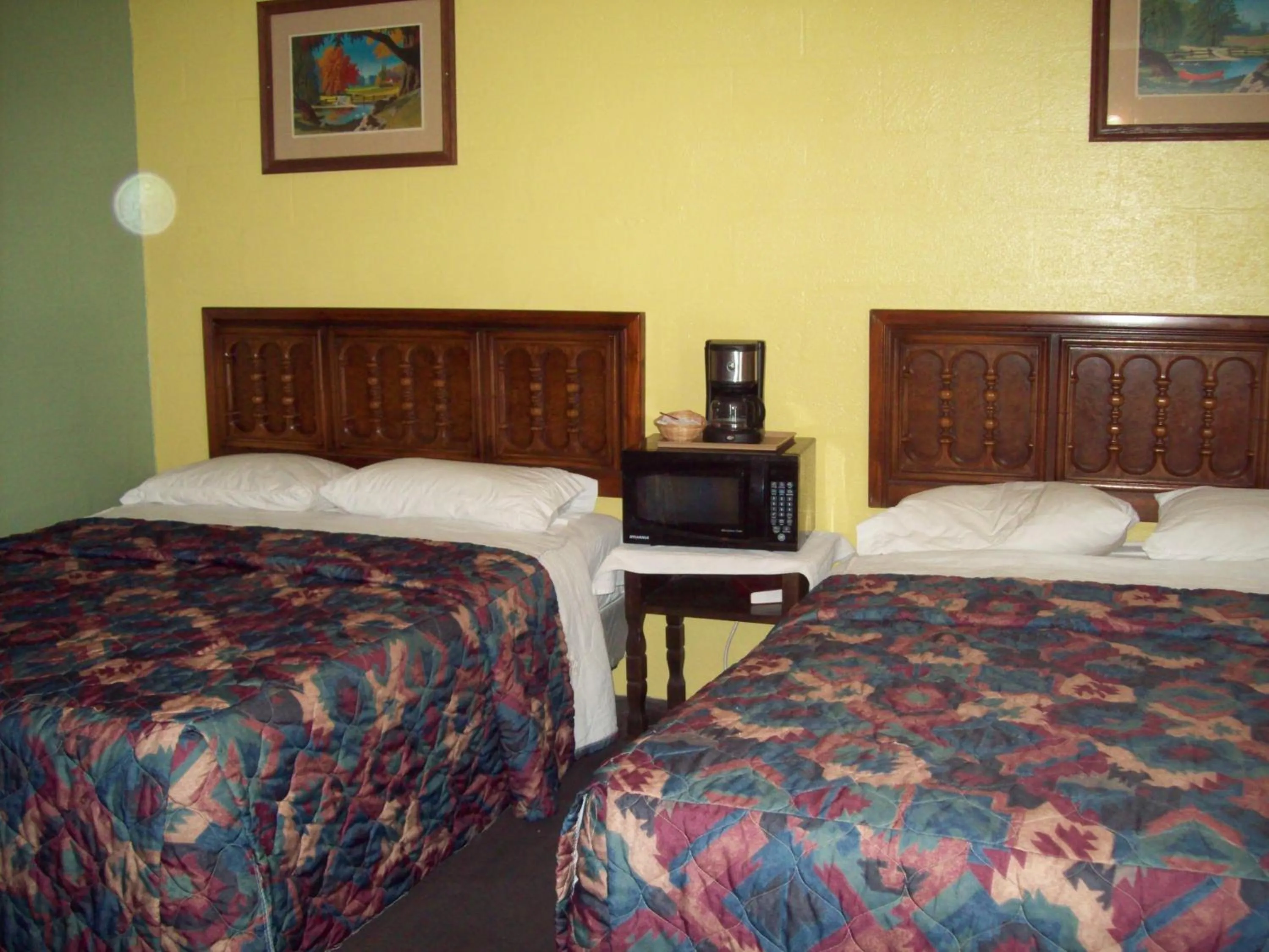 Photo of the whole room, Bed in Budget Inn Sanderson
