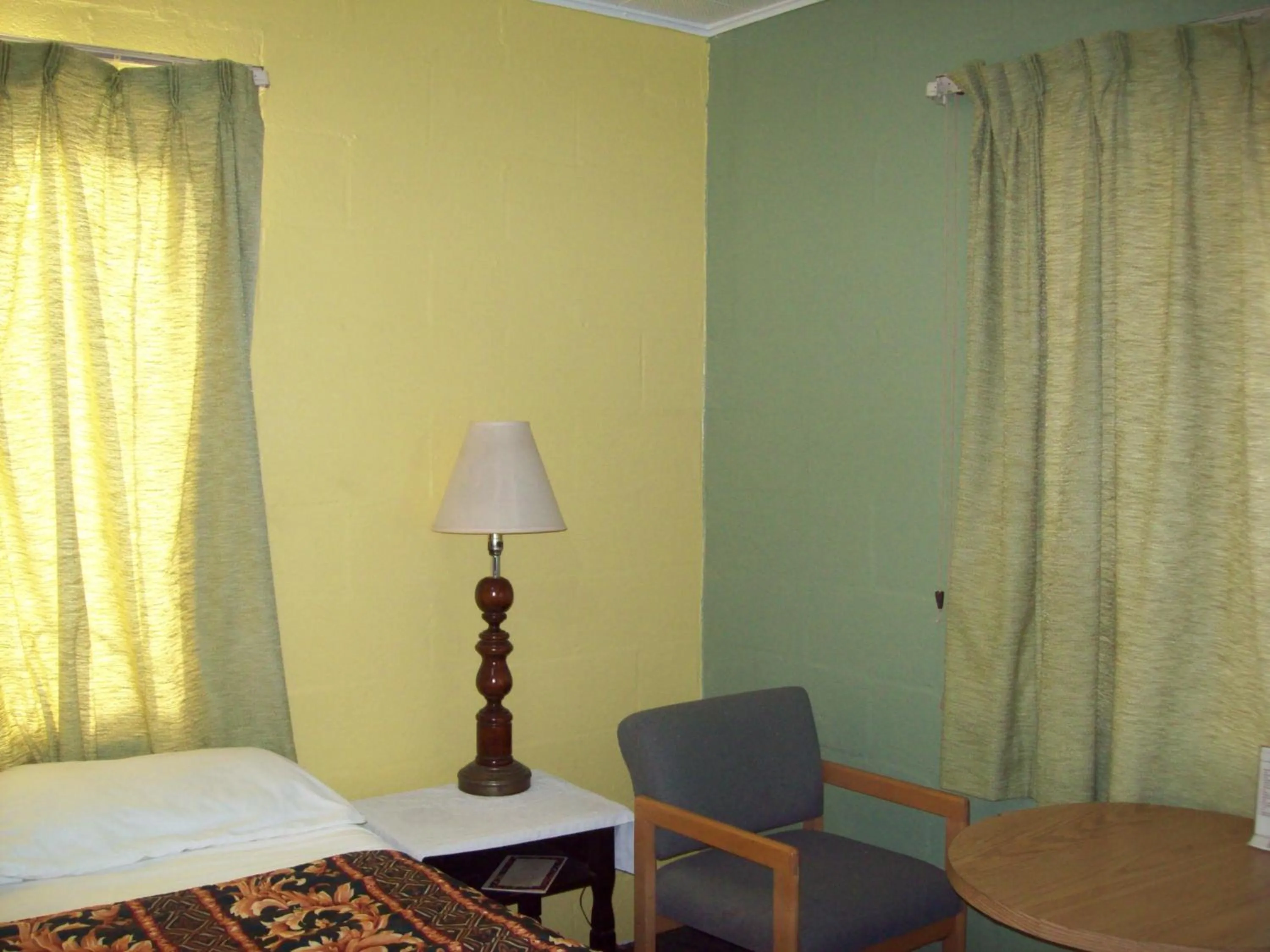 Photo of the whole room, Bed in Budget Inn Sanderson