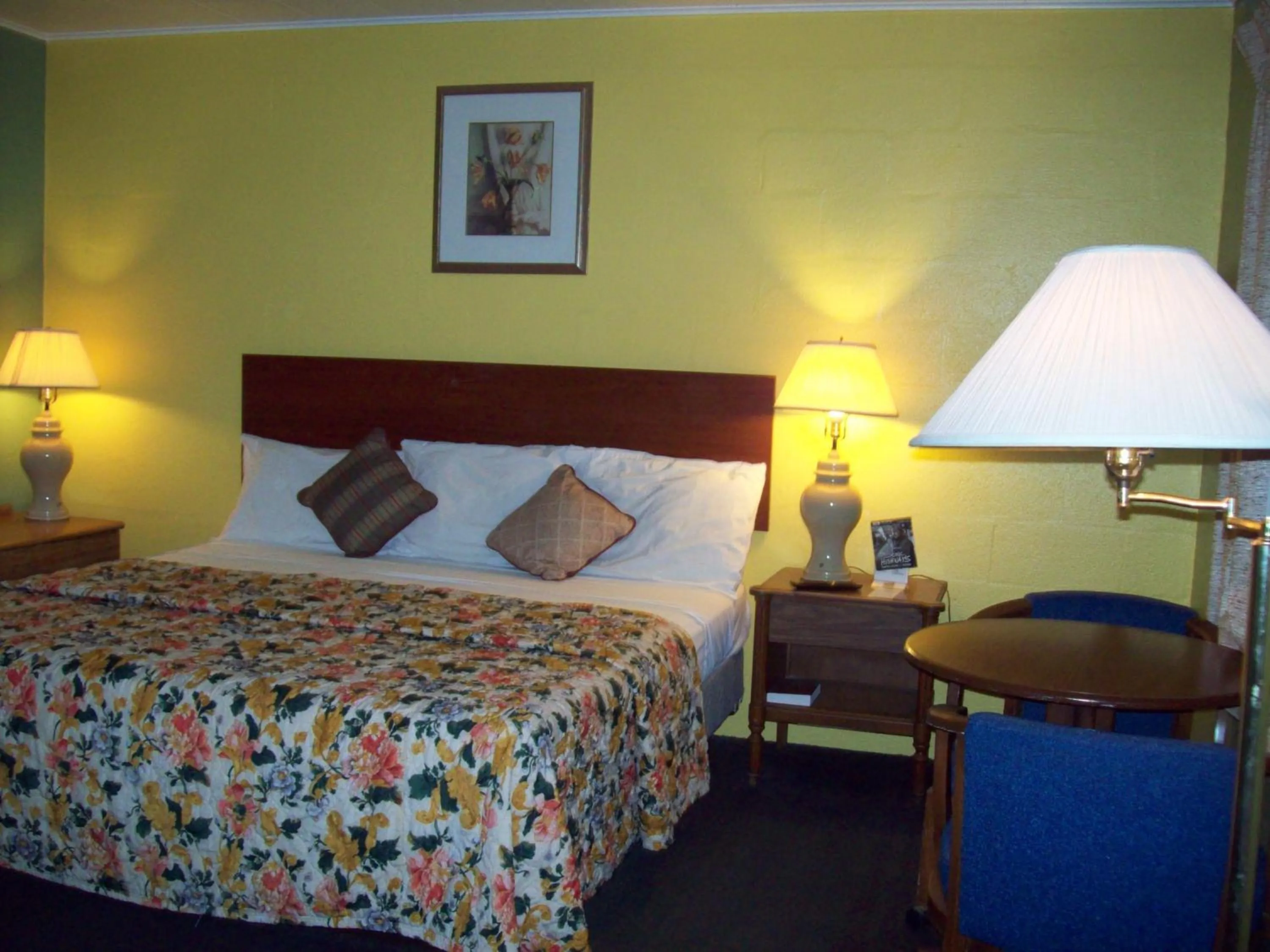 Bedroom, Bed in Budget Inn Sanderson