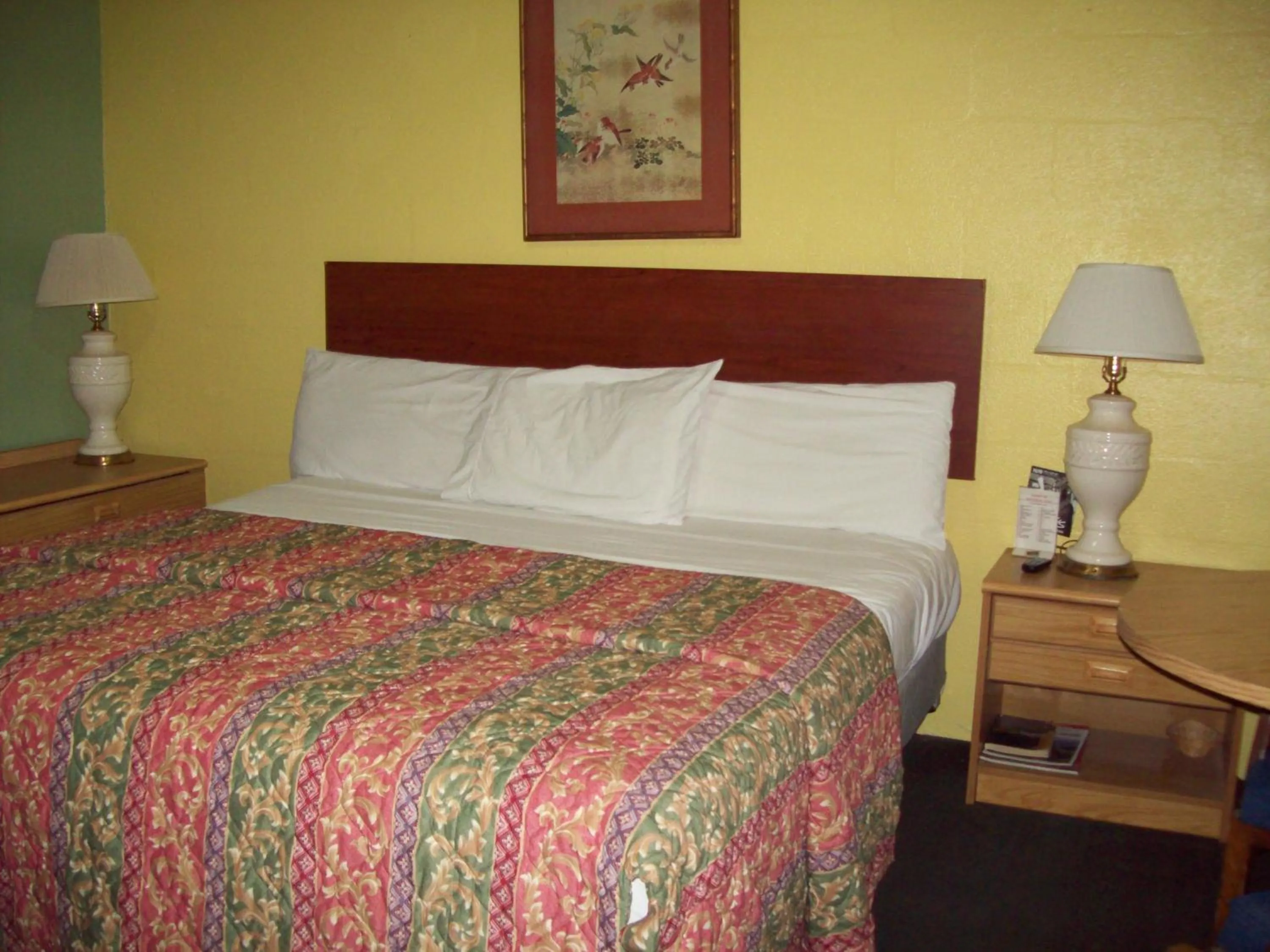 Bedroom, Bed in Budget Inn Sanderson