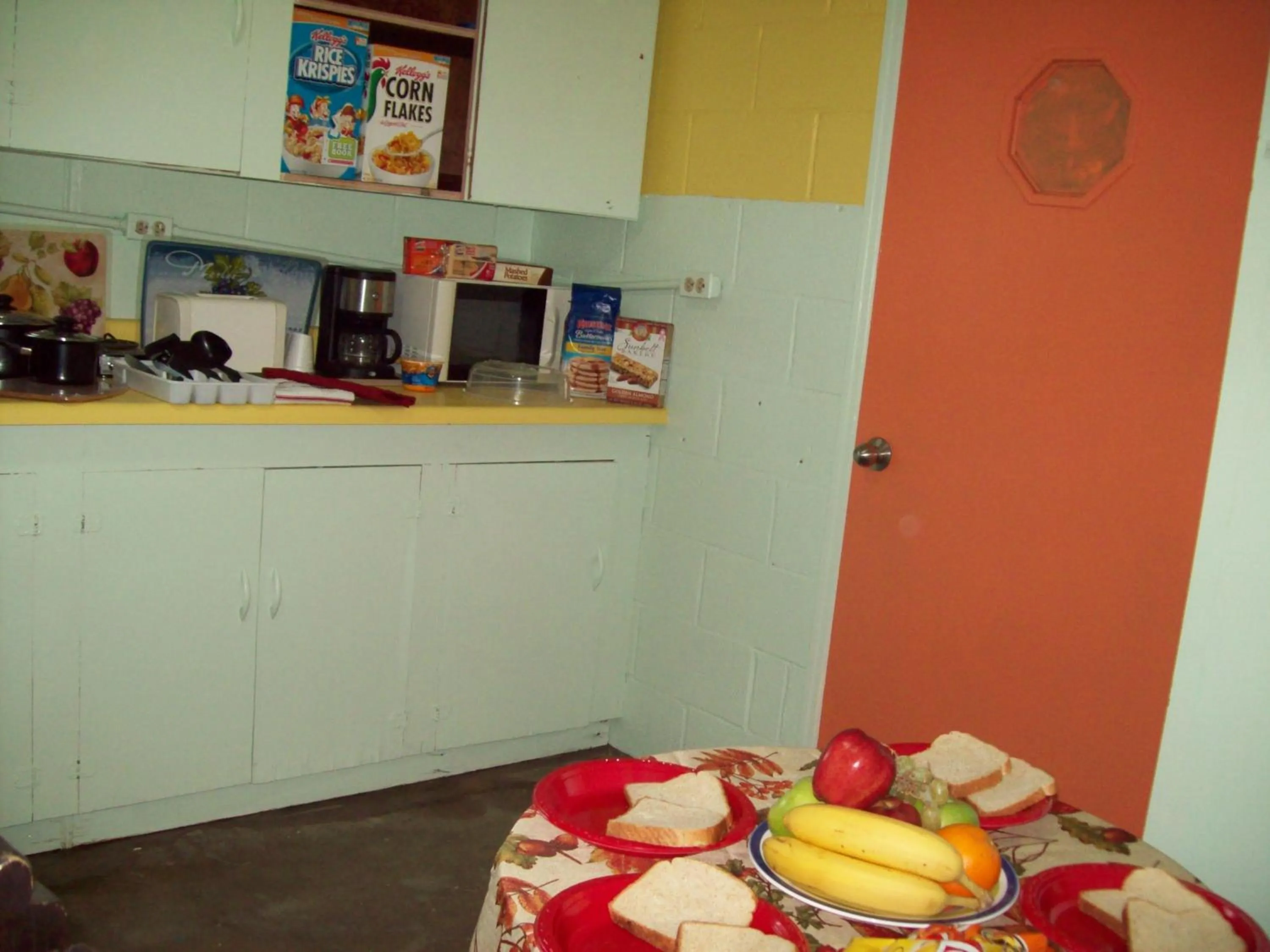 Restaurant/places to eat in Budget Inn Sanderson