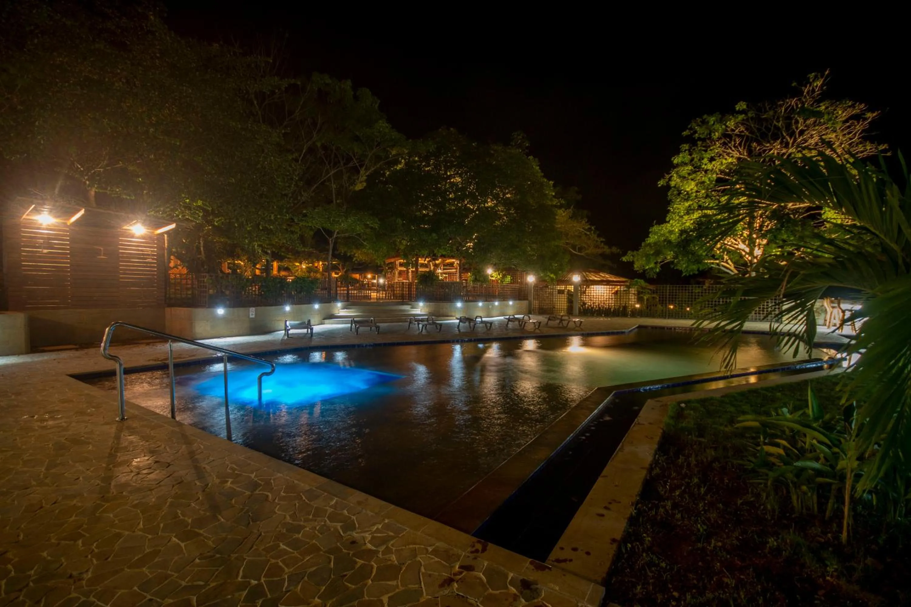 Swimming pool in Samadhi Ecohotel by Rotamundos