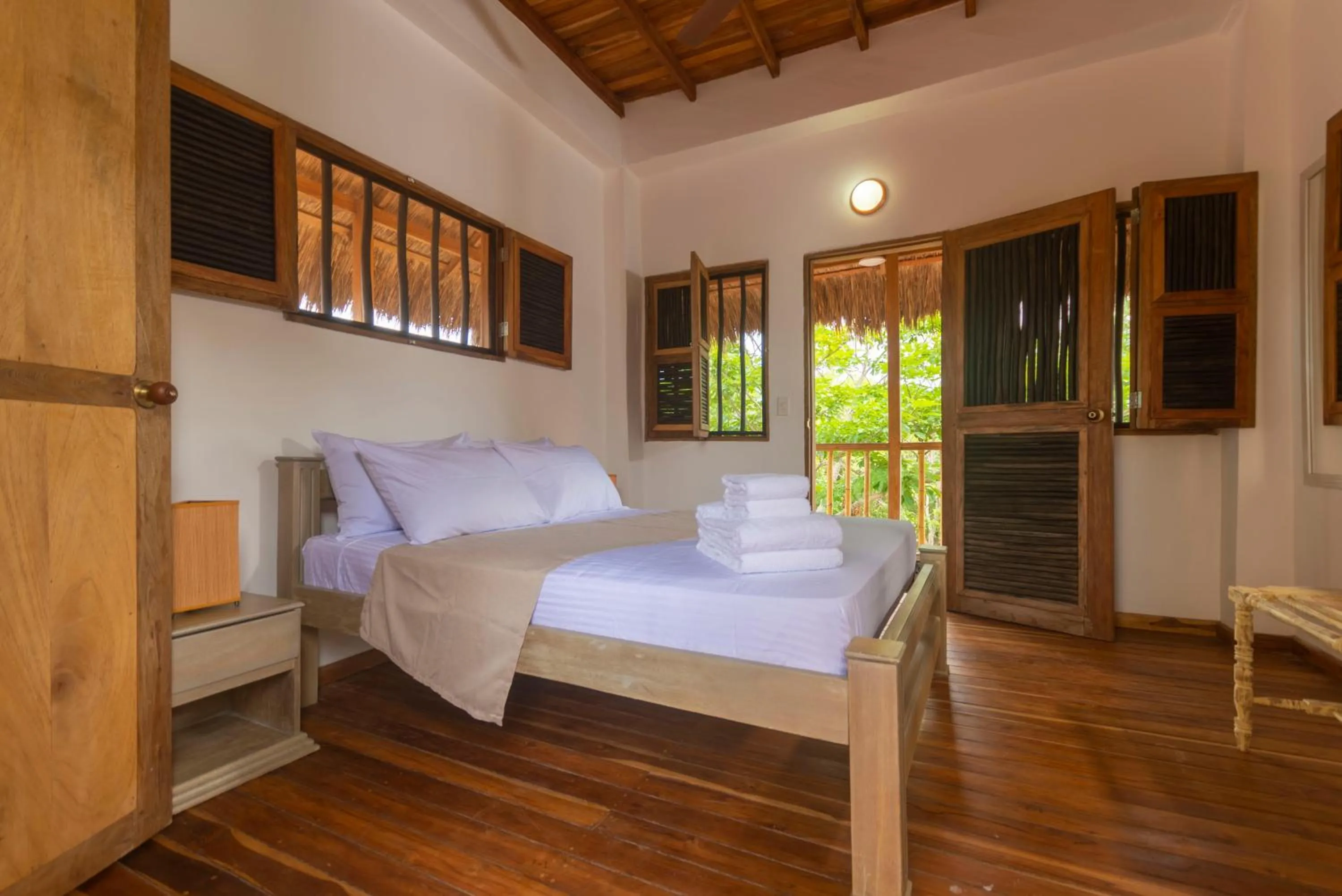 Photo of the whole room in Samadhi Ecohotel by Rotamundos