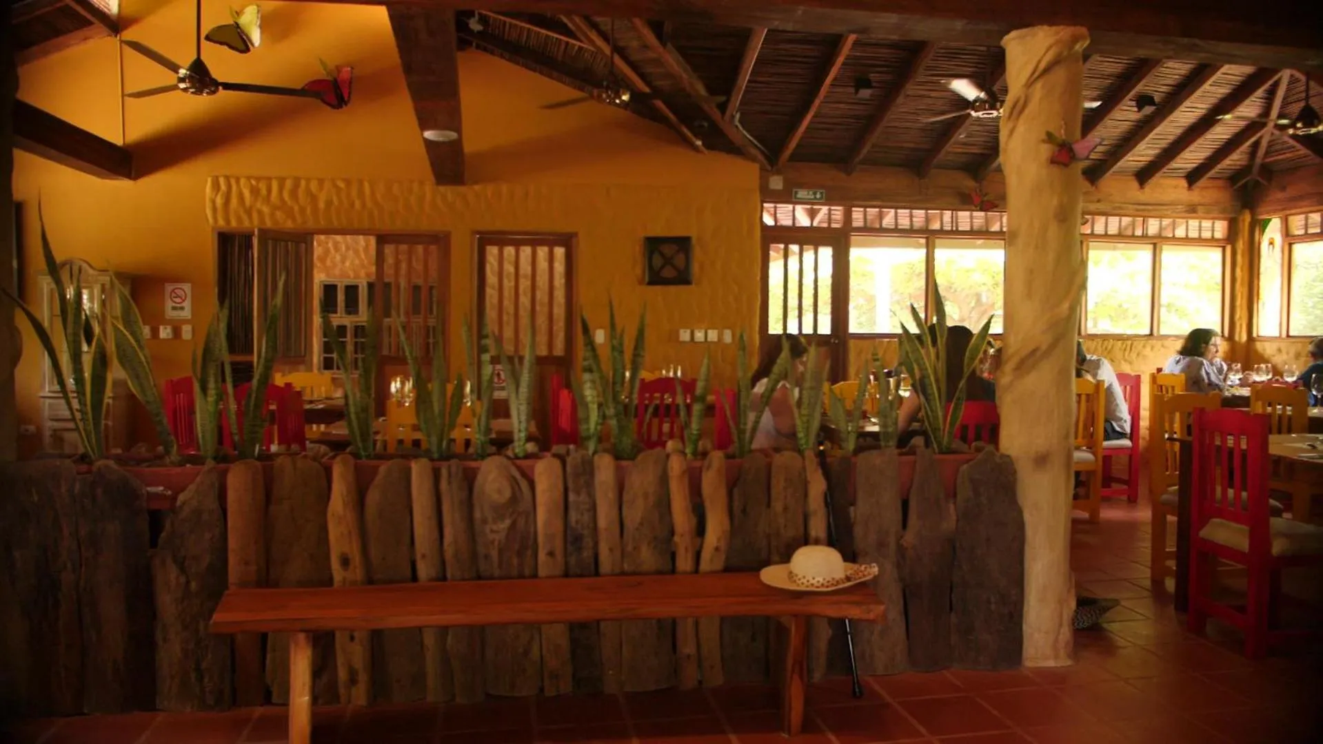 Restaurant/places to eat in Samadhi Ecohotel by Rotamundos