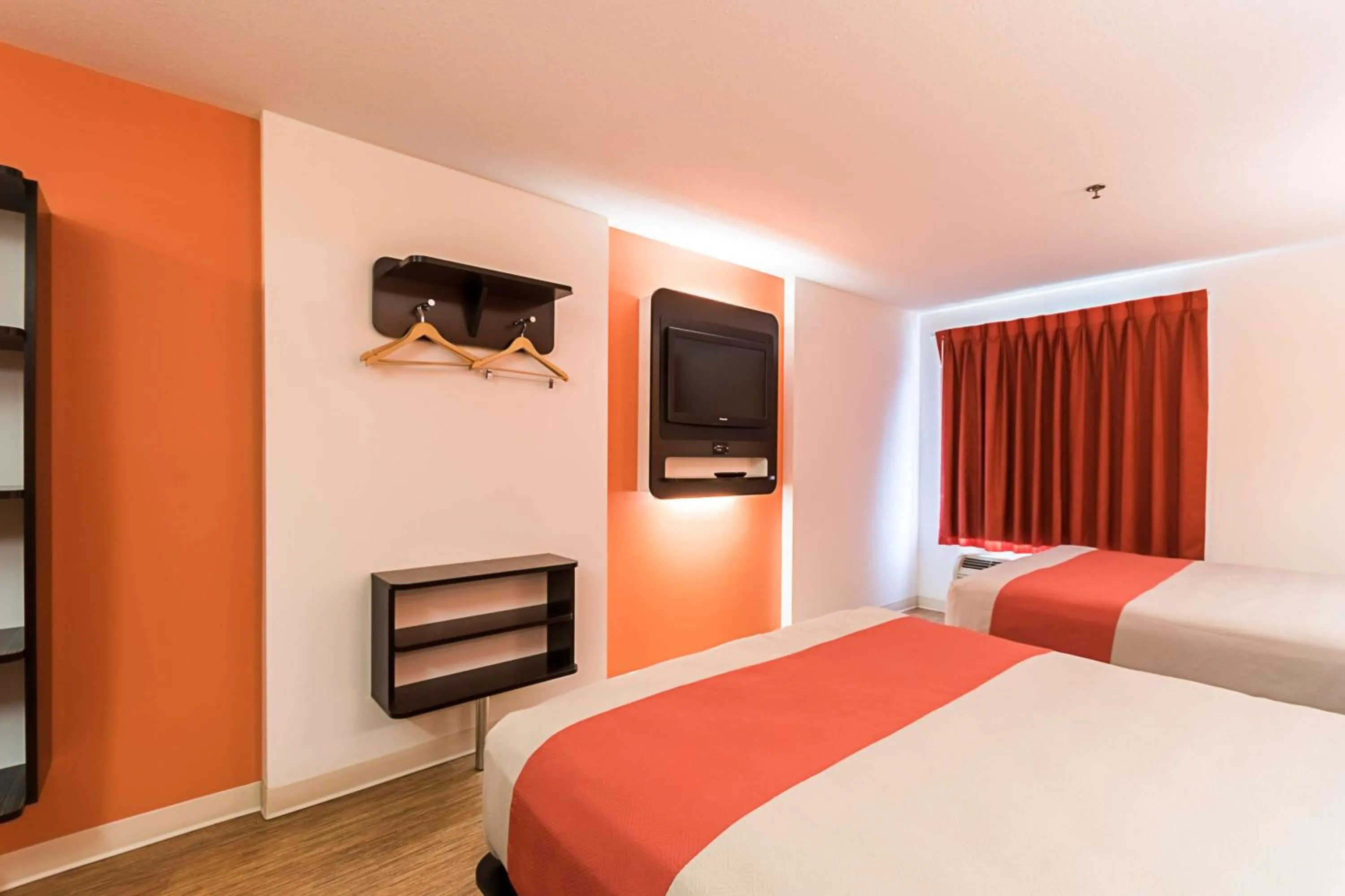 Photo of the whole room, Bed in Motel 6-Moosomin, SK