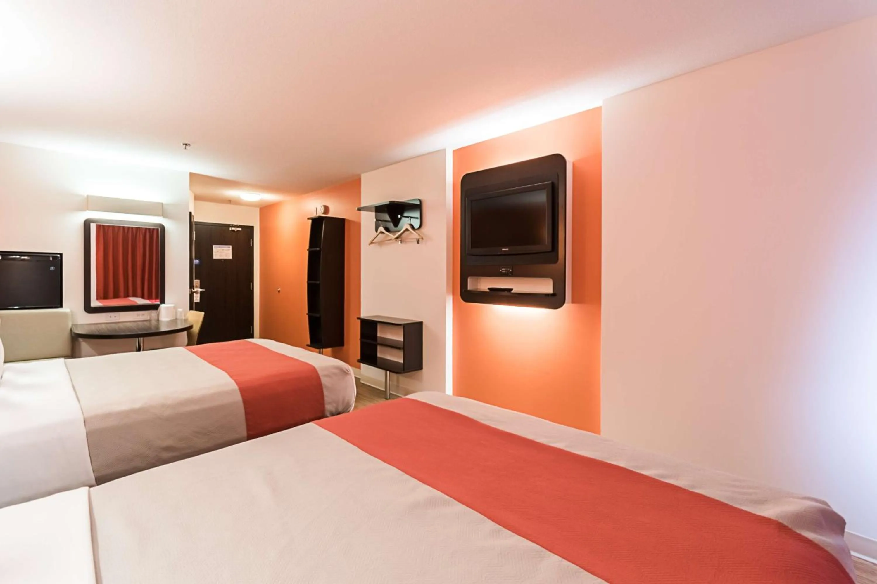 Photo of the whole room, Bed in Motel 6-Moosomin, SK