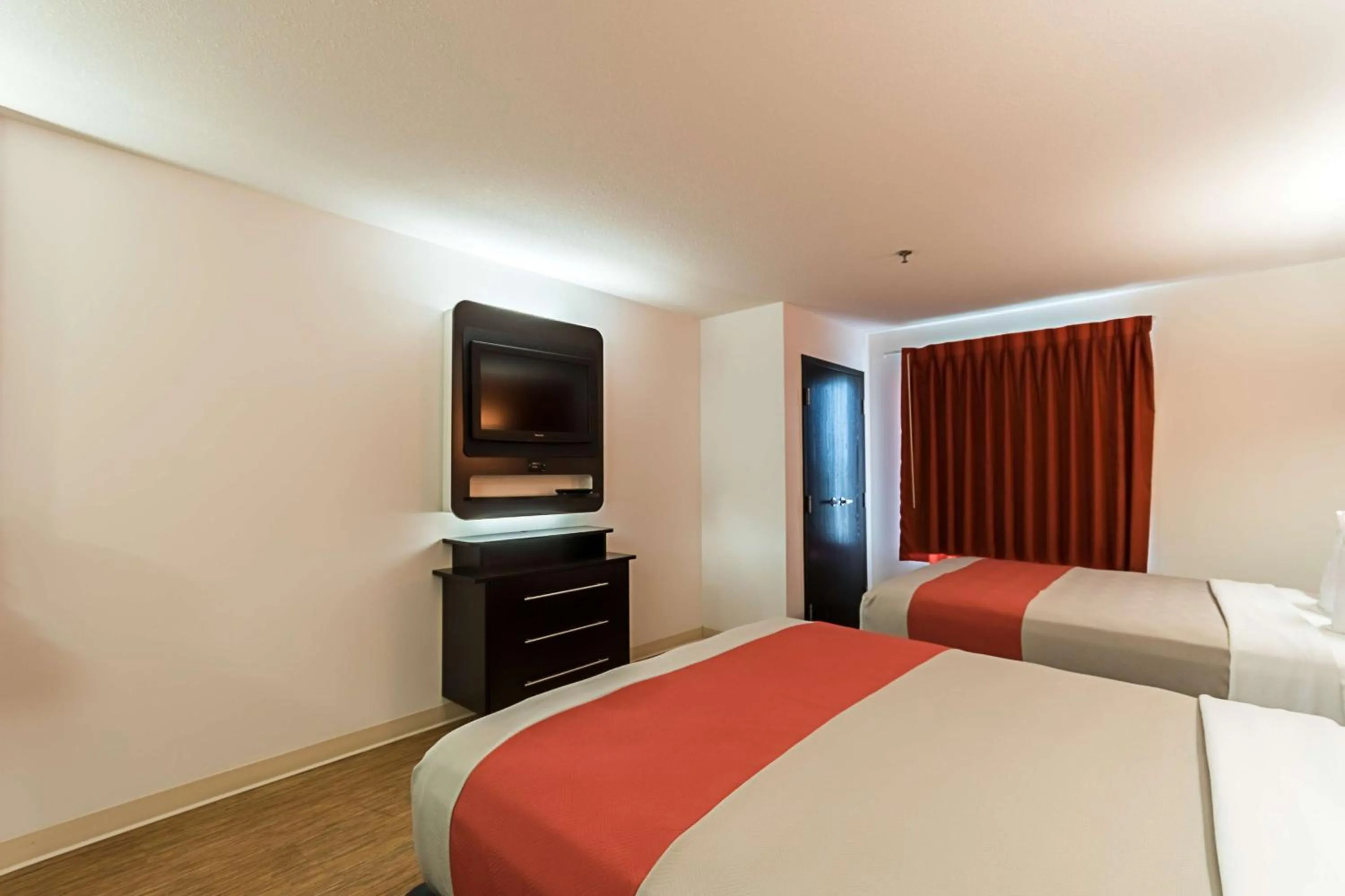 Photo of the whole room, Bed in Motel 6-Moosomin, SK