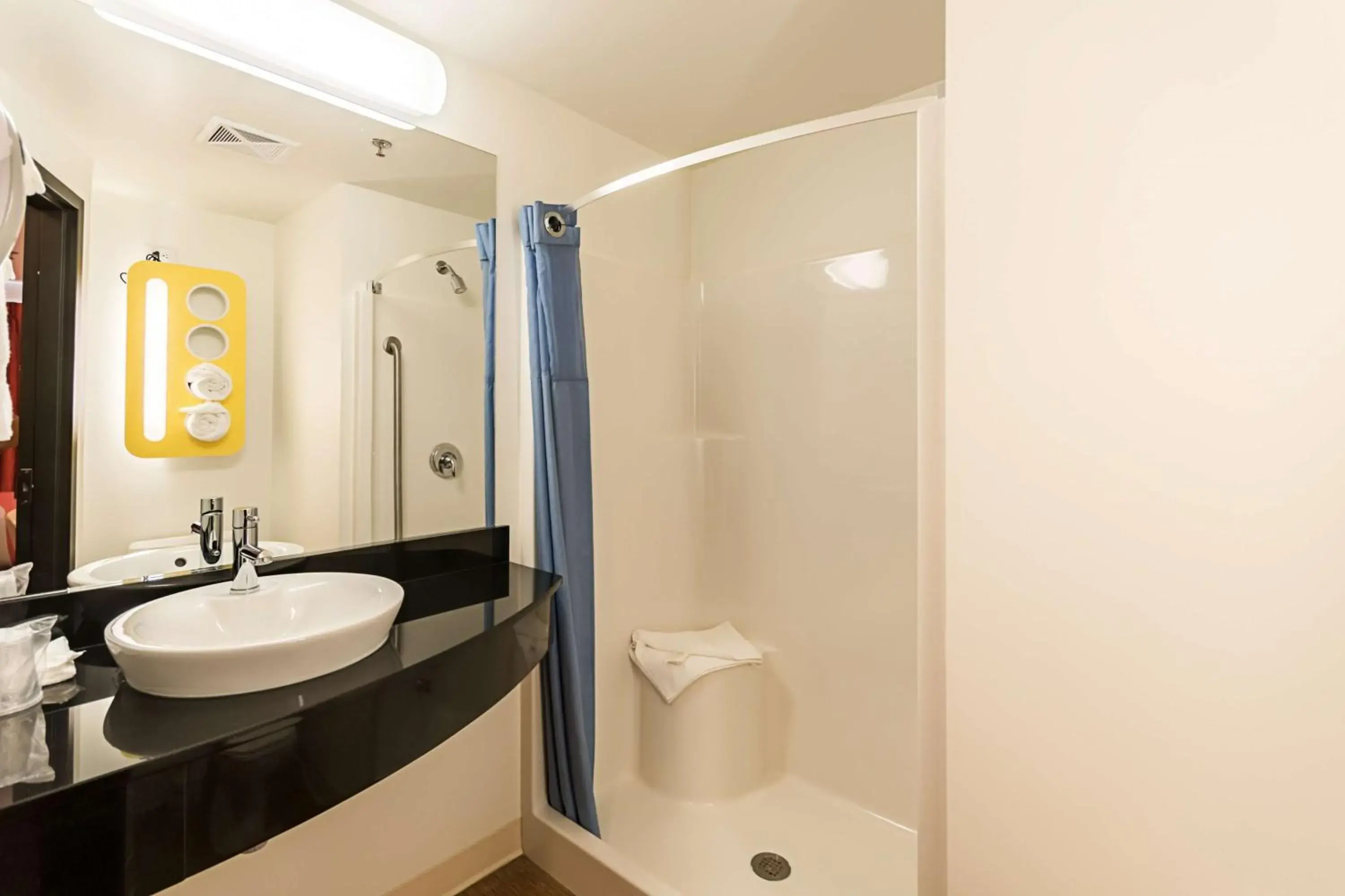 Bathroom in Motel 6-Moosomin, SK Bathroom in Motel 6-Moosomin, SK