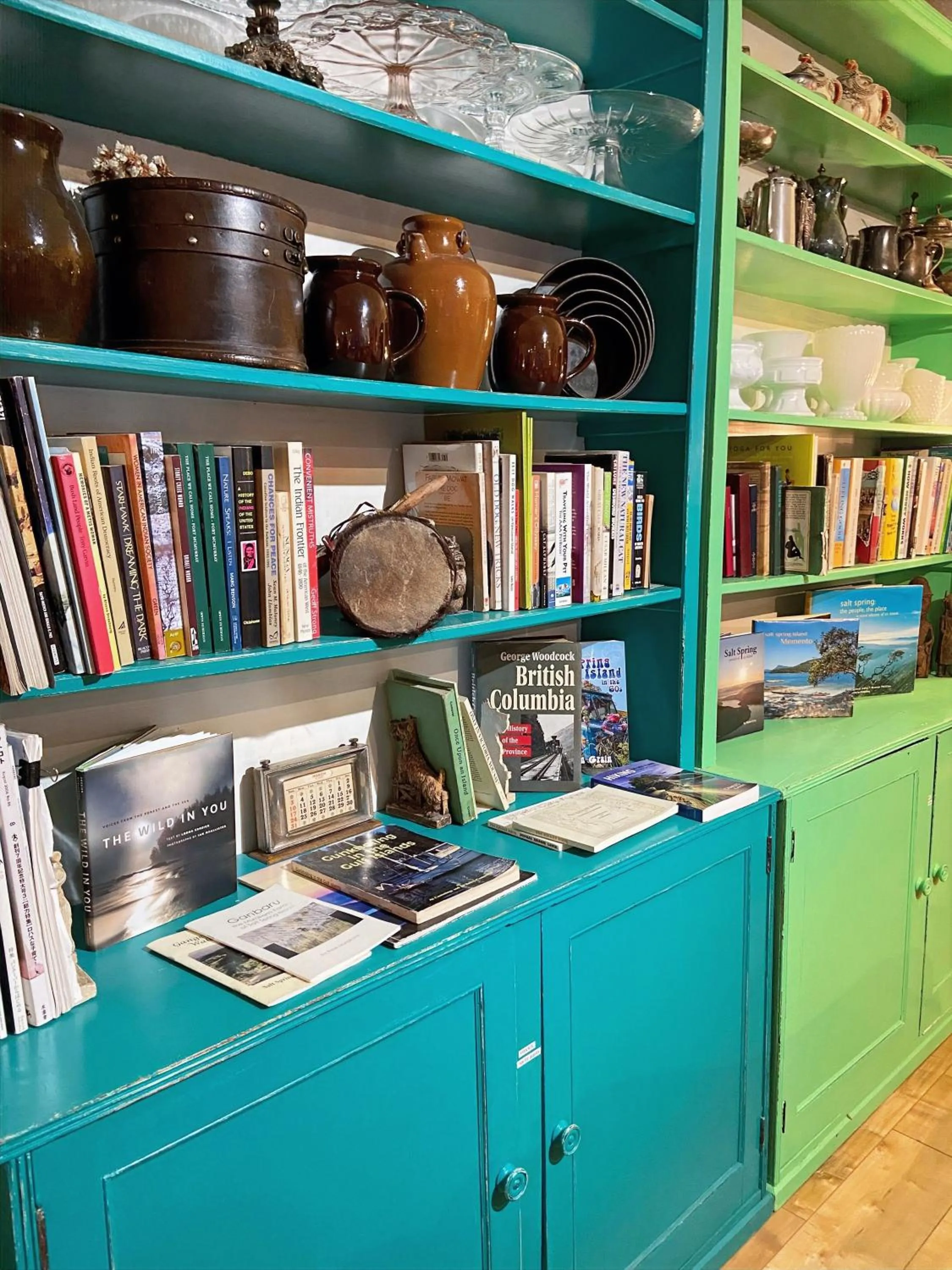 Library in Wisteria Guest House