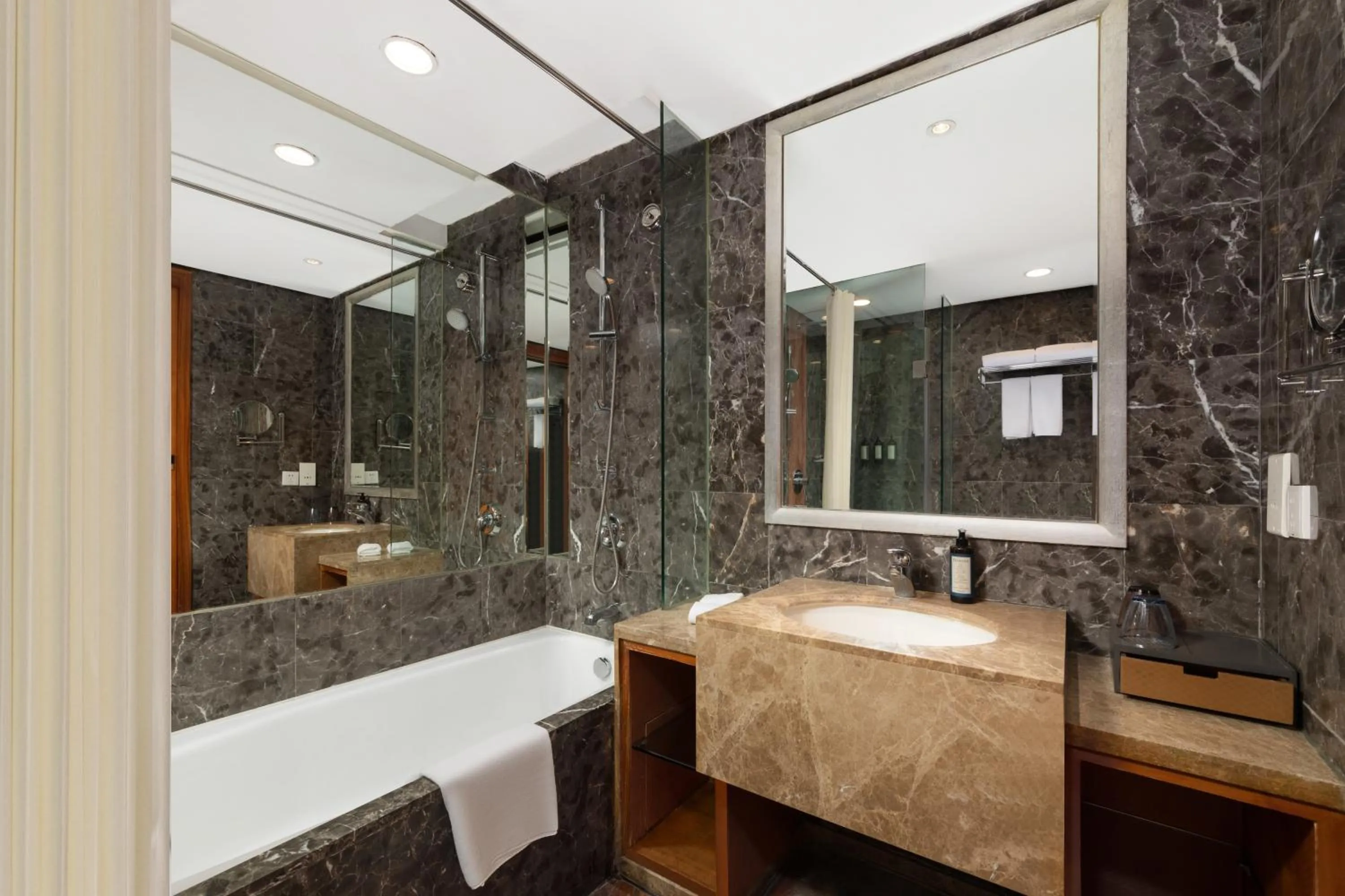 Toilet in Empark Grand Hotel Xi'an