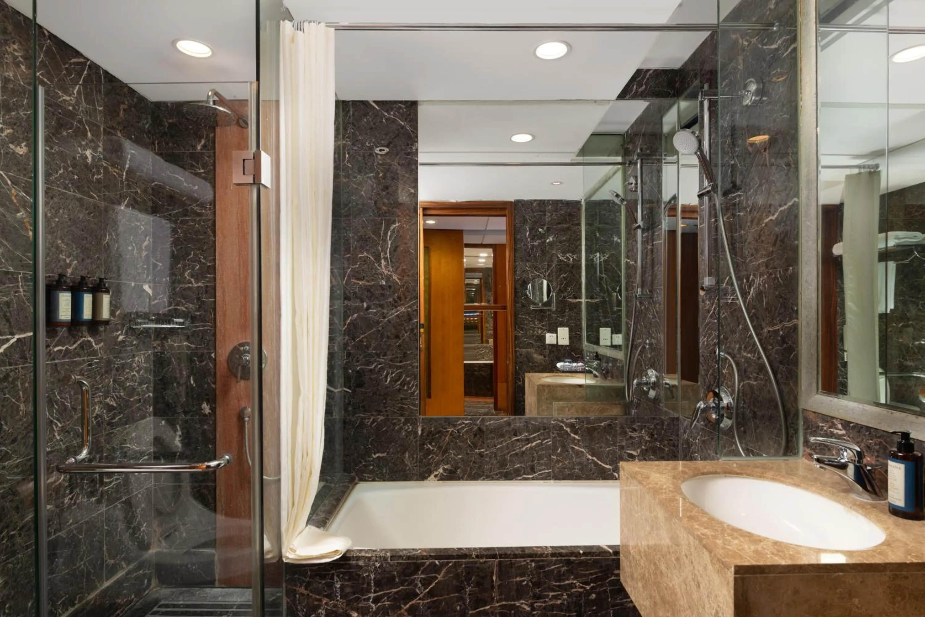 Toilet in Empark Grand Hotel Xi'an