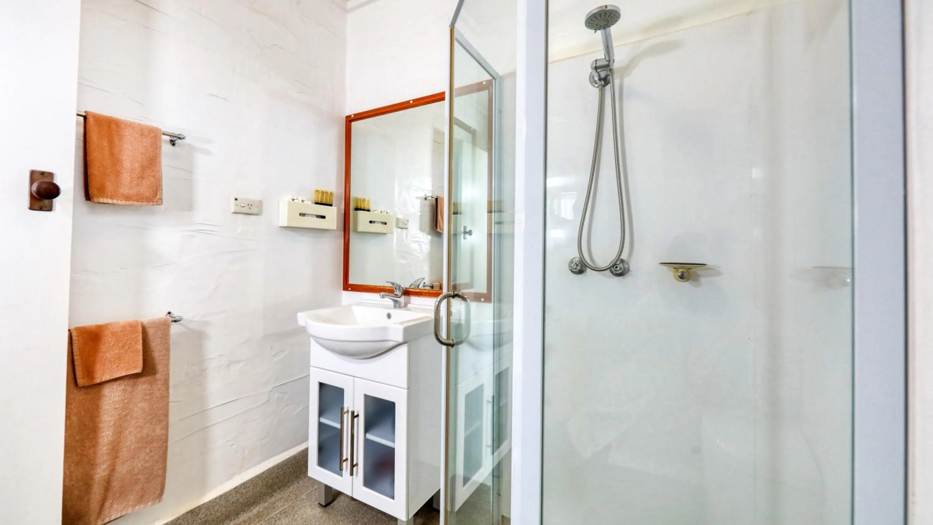 Shower in Espana Motel