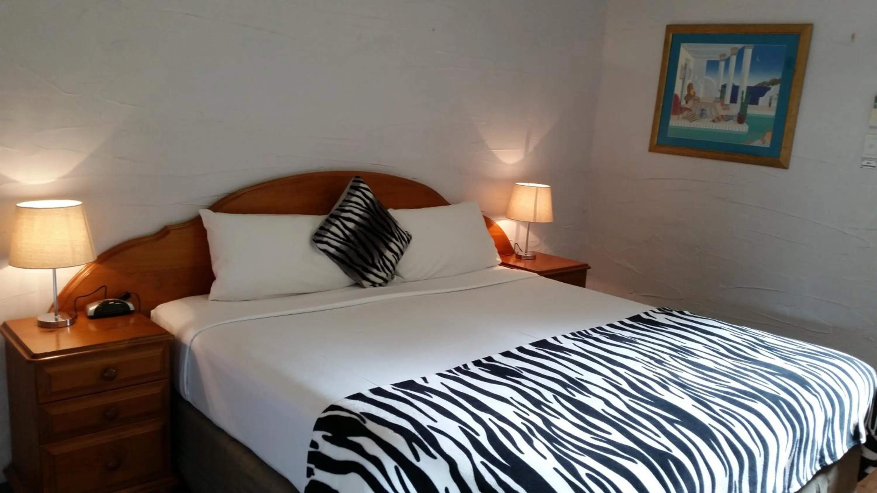 Photo of the whole room, Bed in Espana Motel