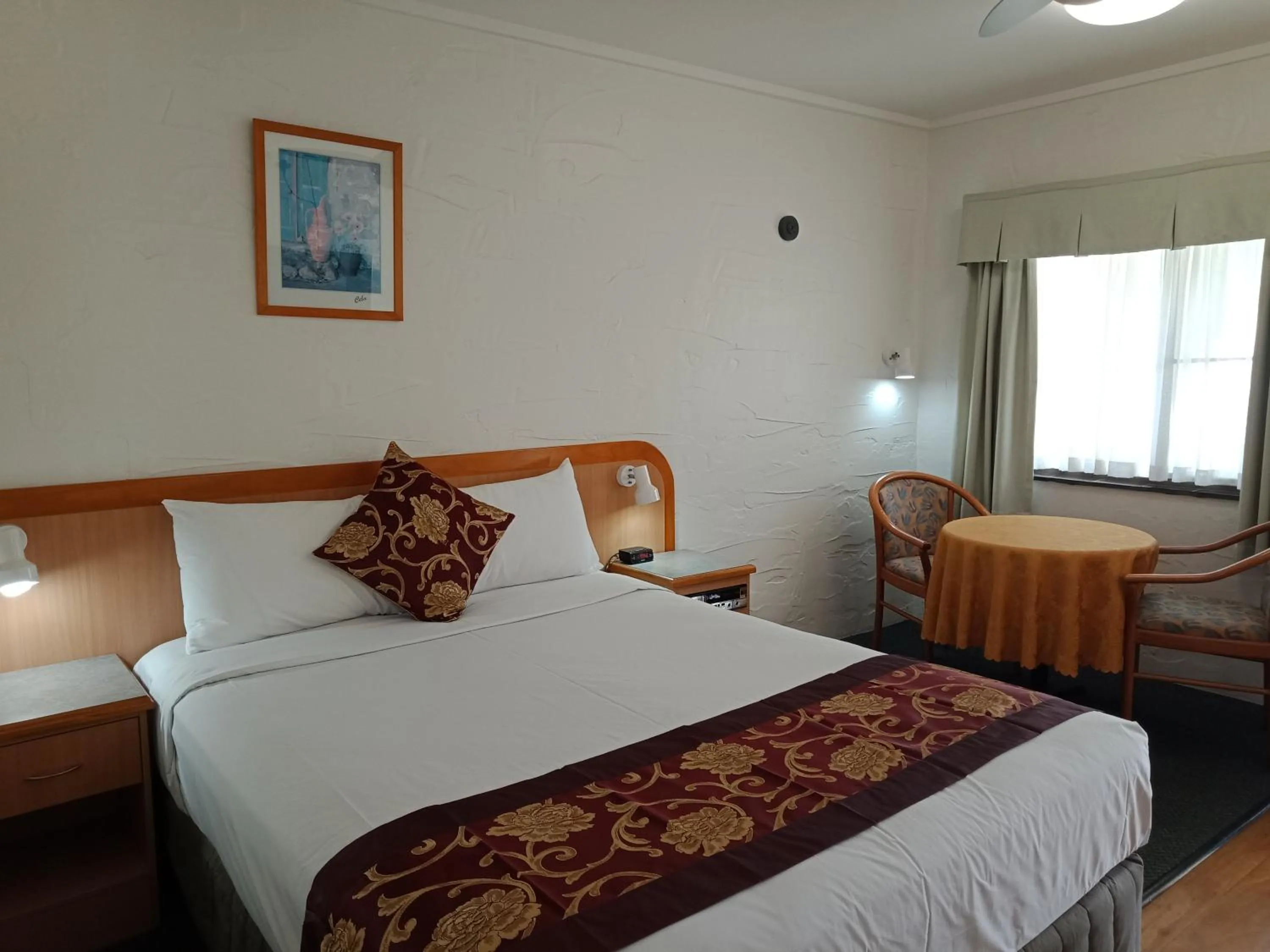 Photo of the whole room, Bed in Espana Motel