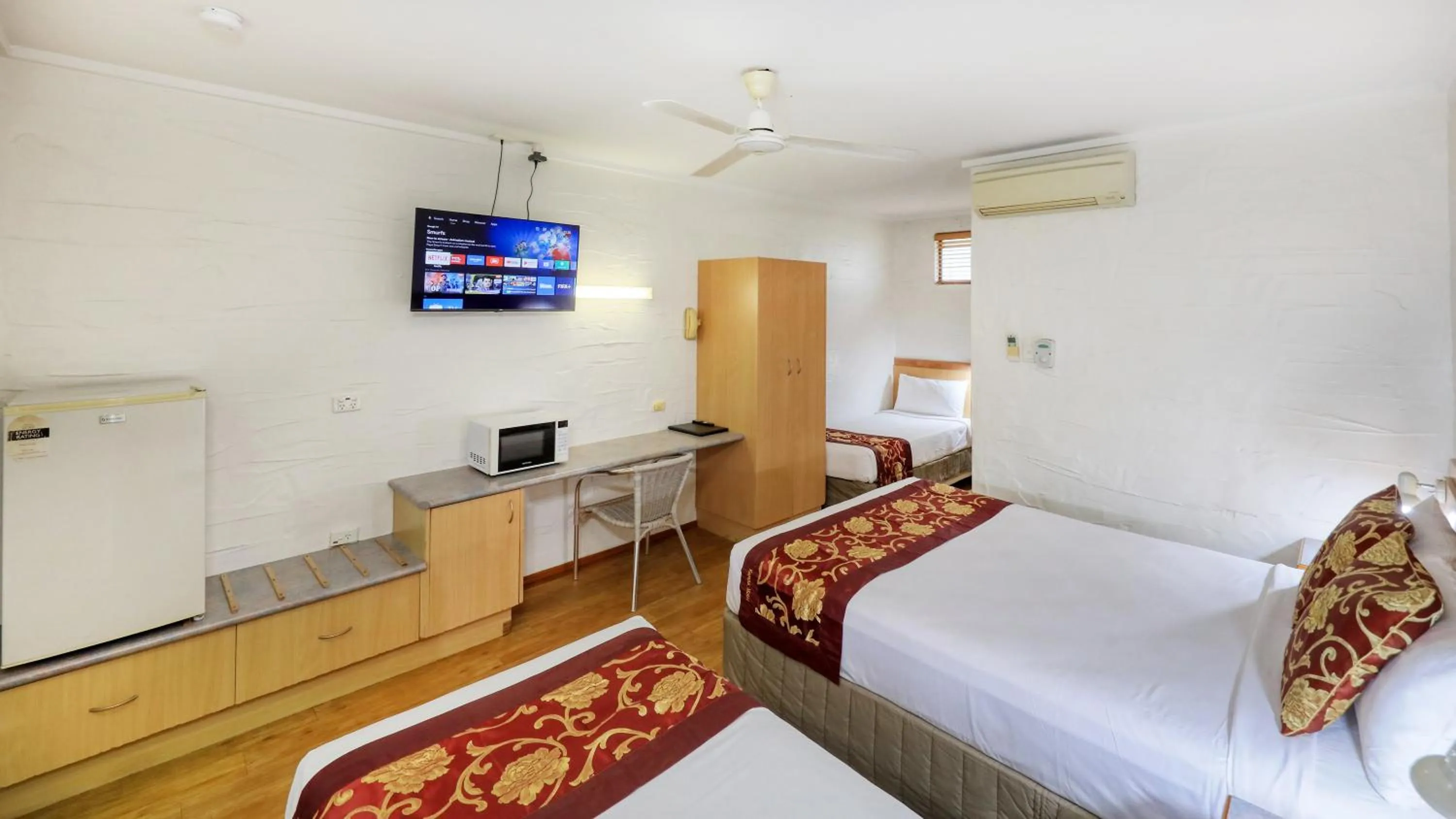 TV and multimedia, Bed in Espana Motel