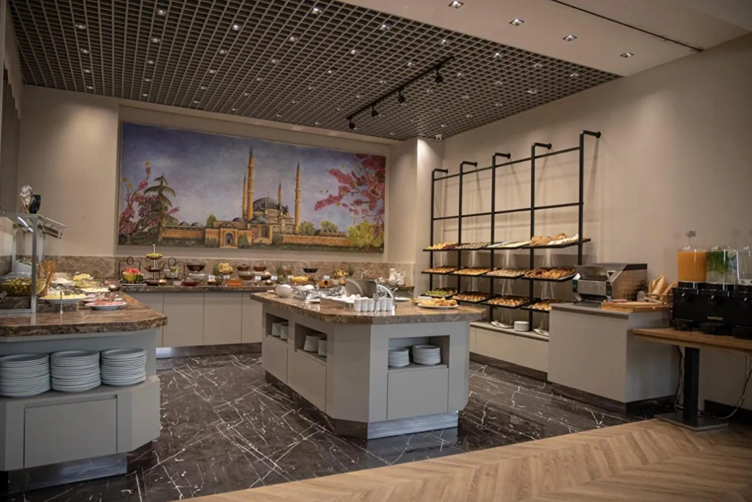 Food and drinks in Hilly Hotel