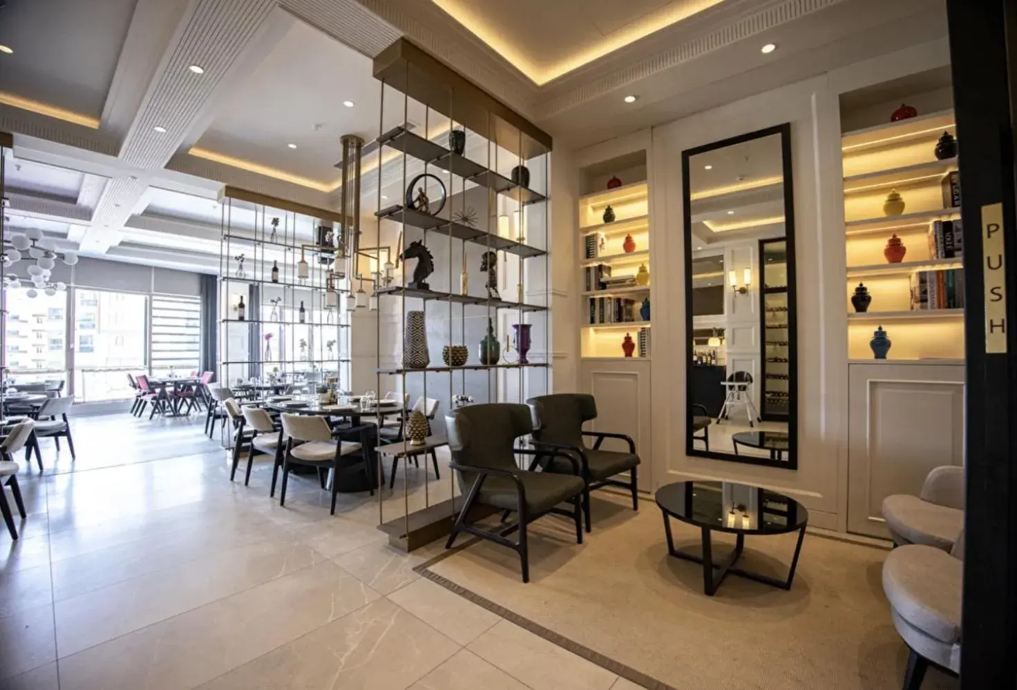 Restaurant/places to eat in Hilly Hotel Restaurant/places to eat in Hilly Hotel