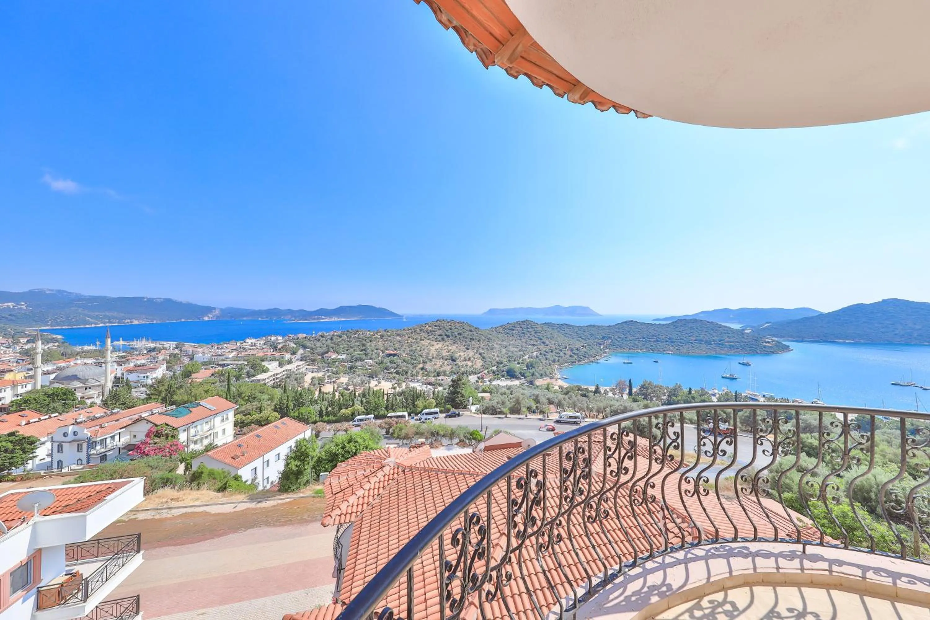 Balcony/Terrace in Nirvana Apartments