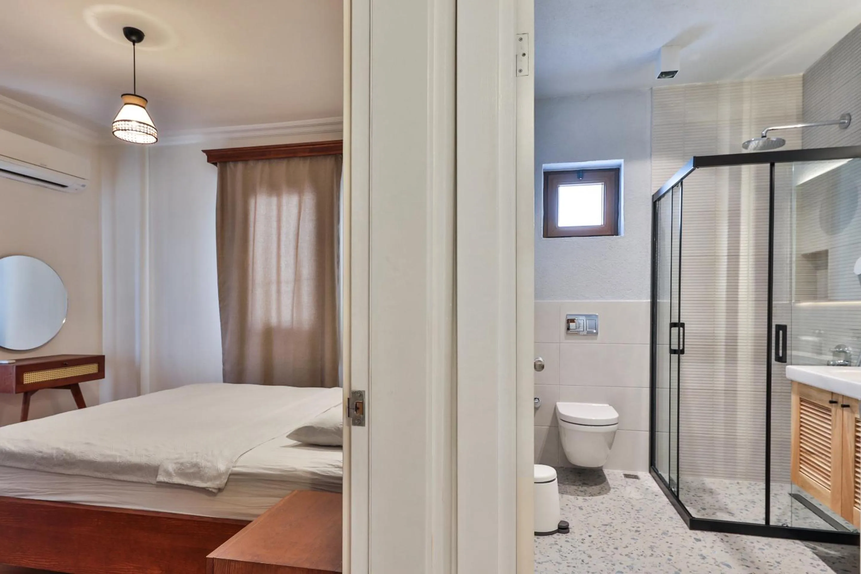Bathroom, Bed in Nirvana Apartments