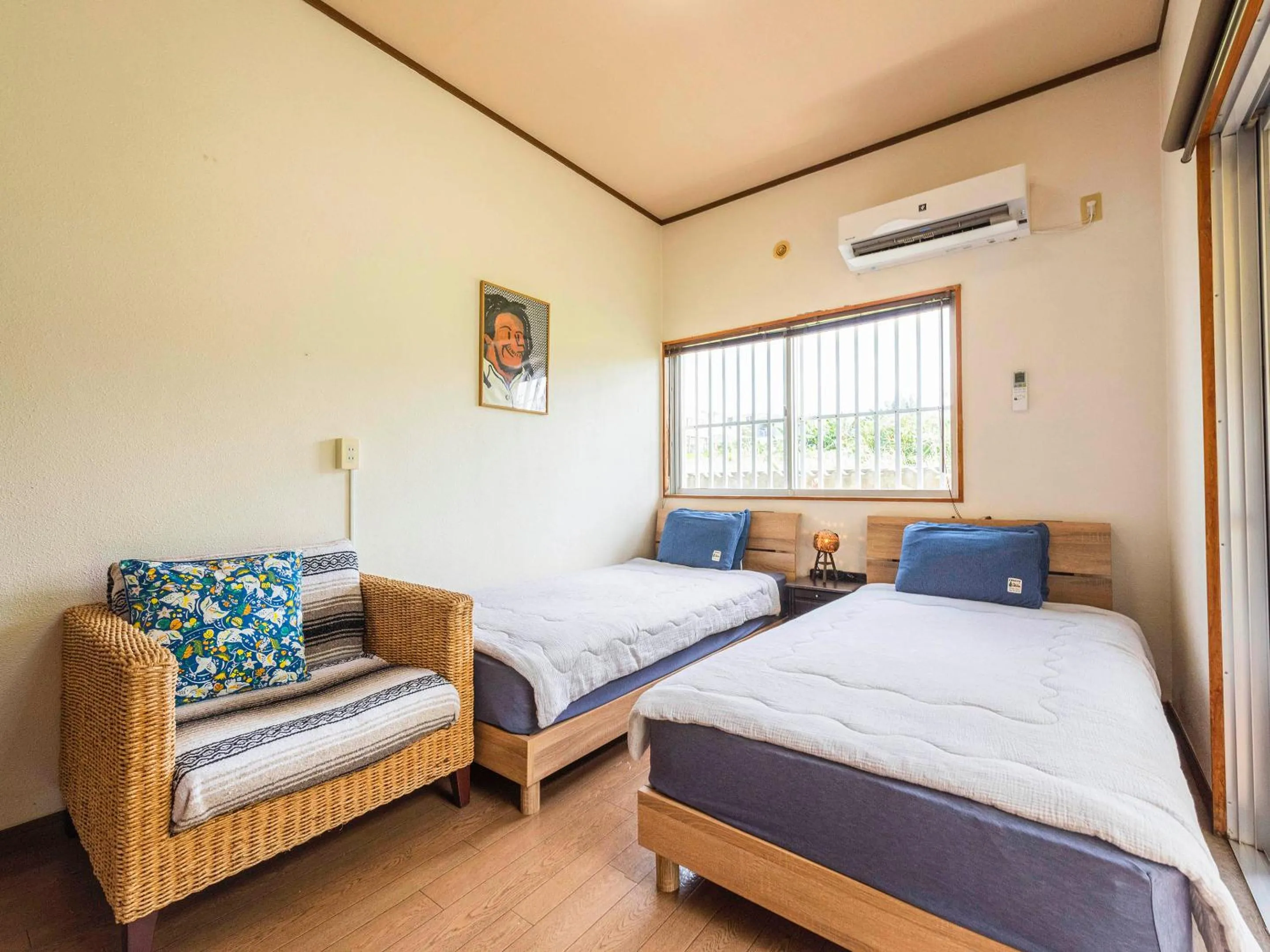 Photo of the whole room, Bed in Panorama