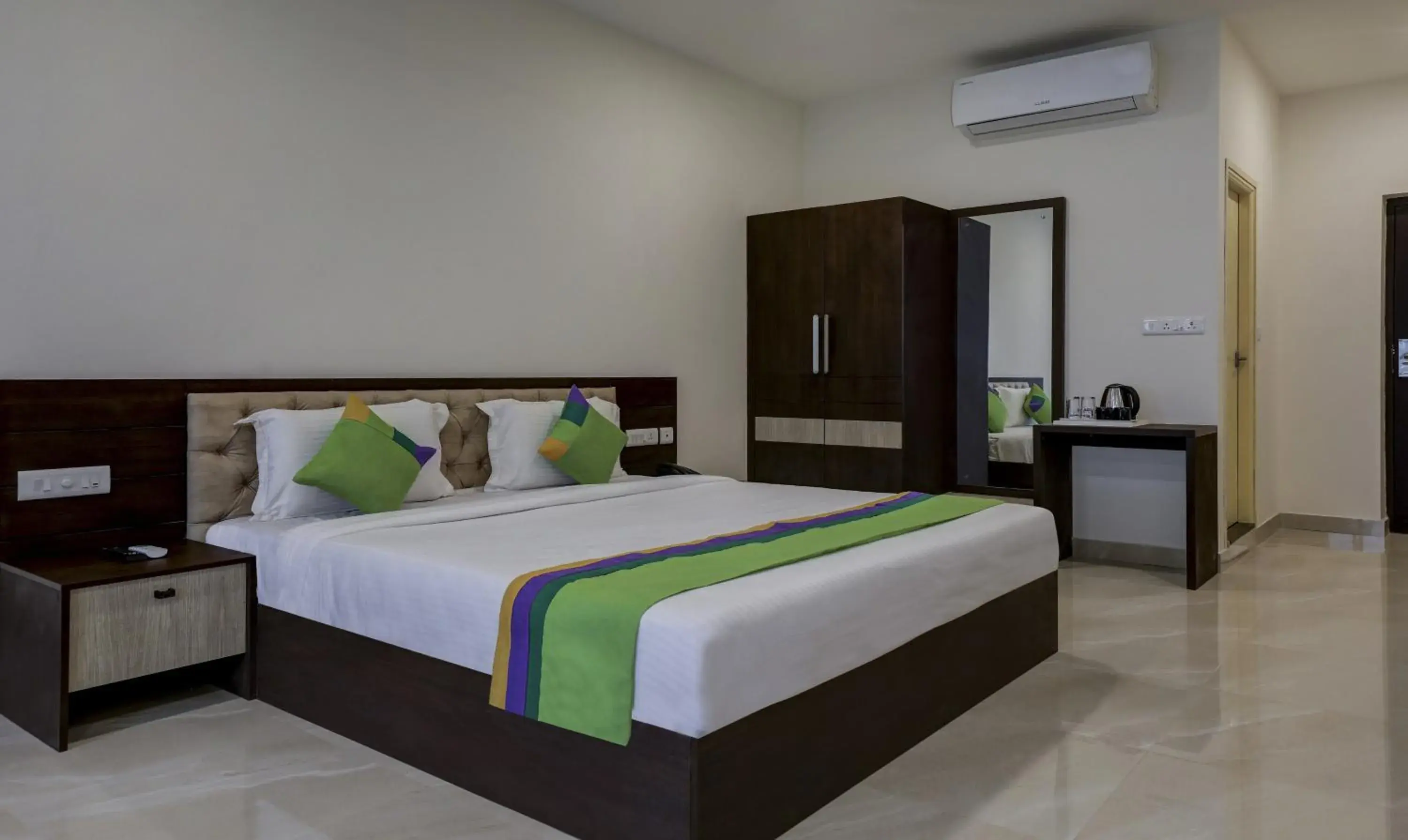 Superior Double Room - single occupancy in Treebo The Horizon Kankanady Superior Double Room - single occupancy in Treebo The Horizon Kankanady