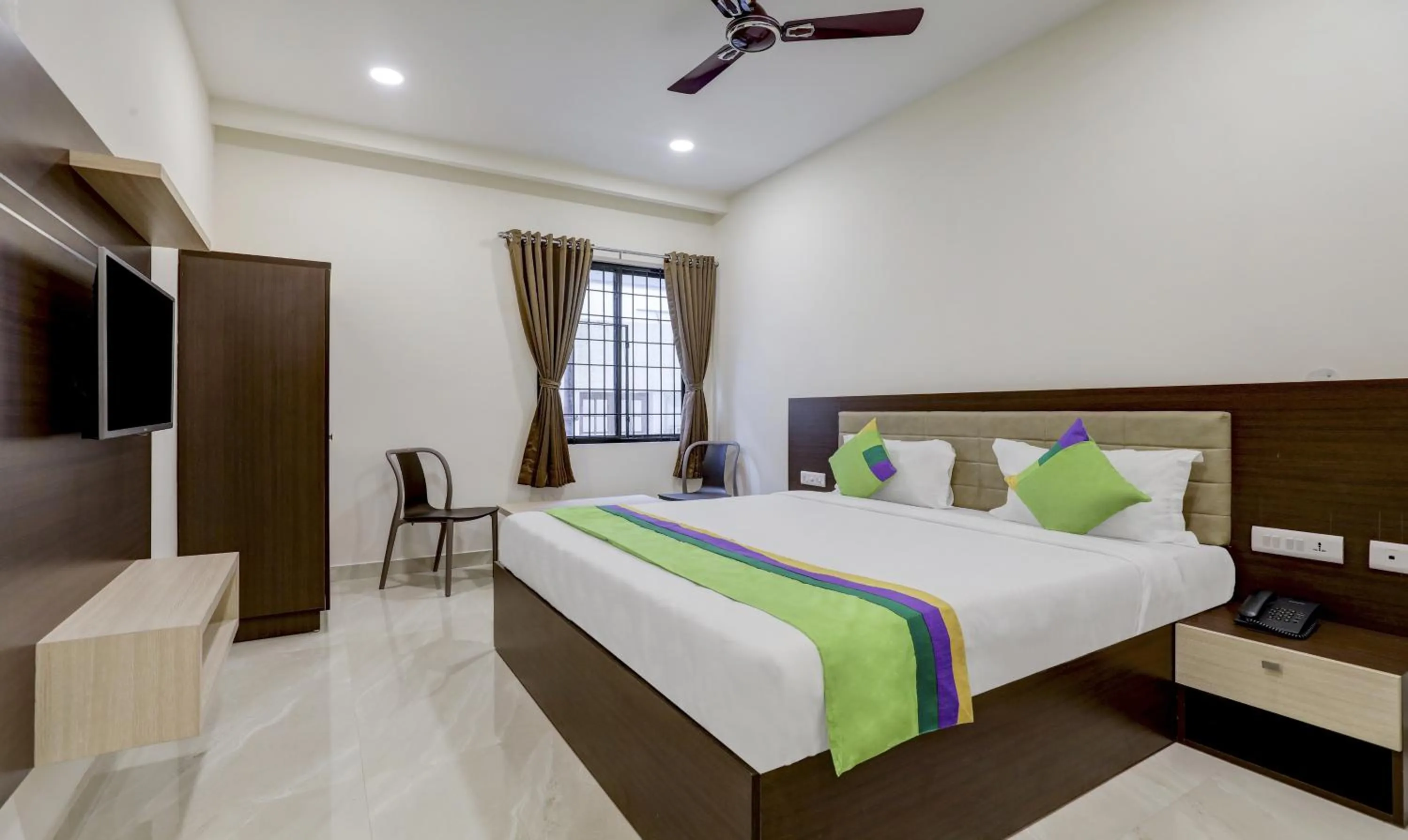 Photo of the whole room, Bed in Treebo The Horizon Kankanady