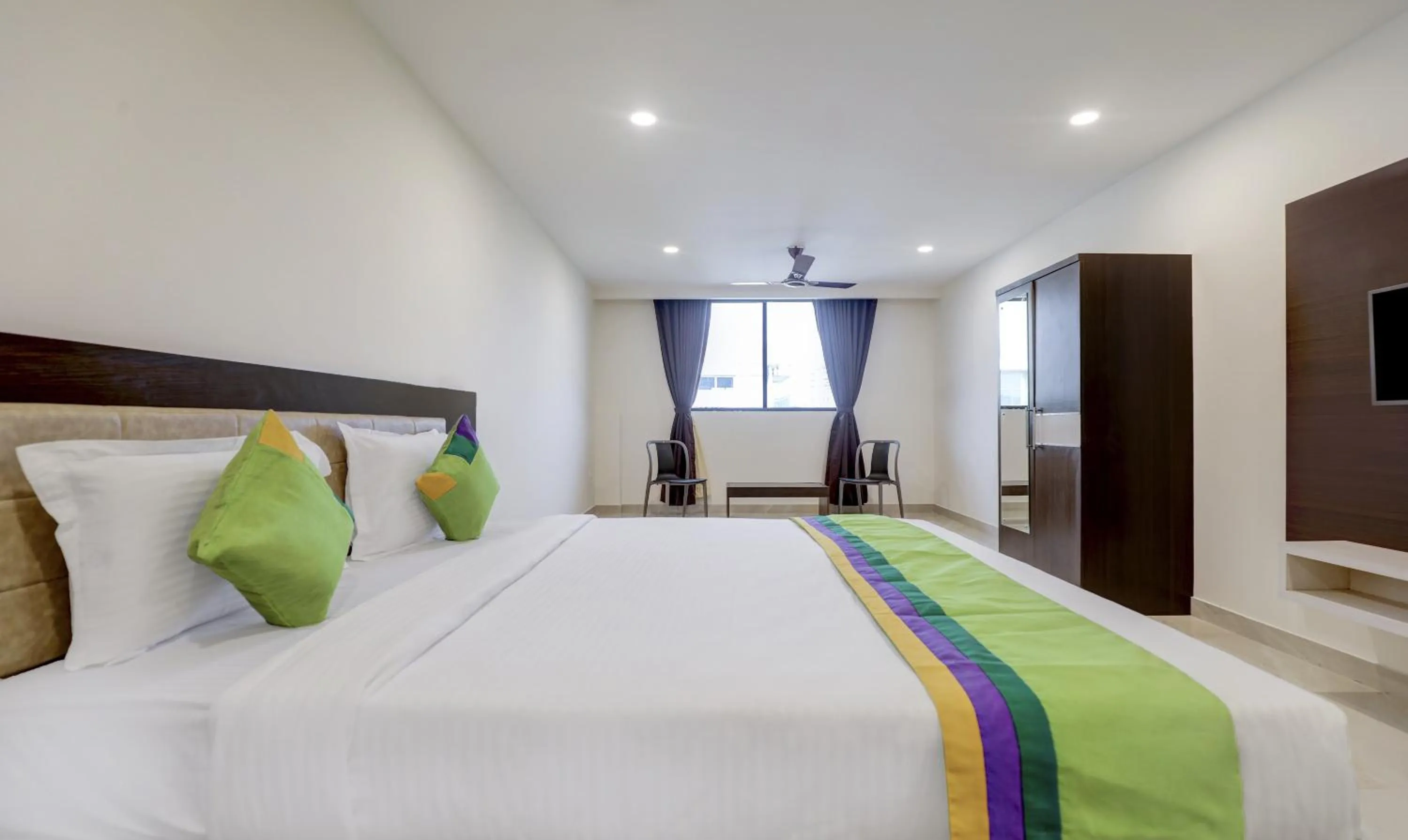 Photo of the whole room, Bed in Treebo The Horizon Kankanady