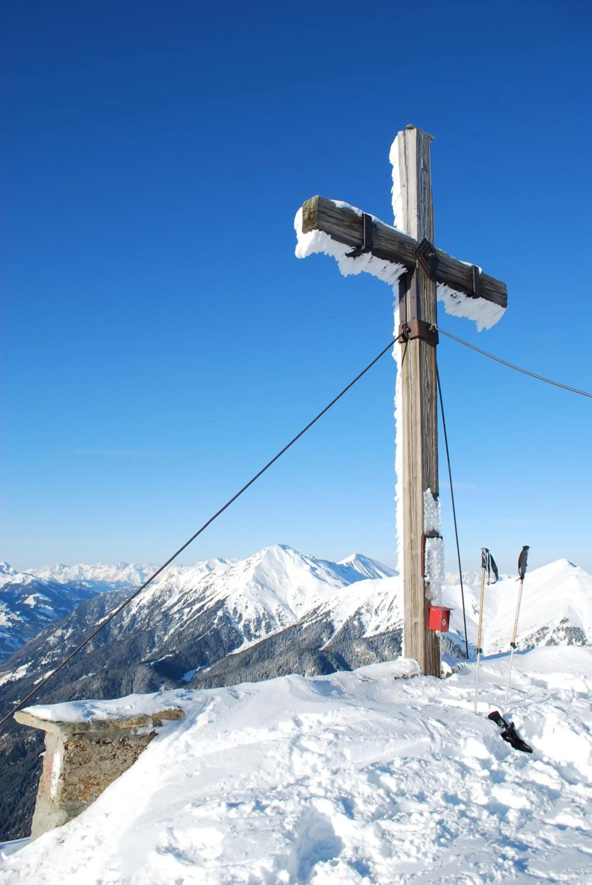 Skiing in Hotel Post