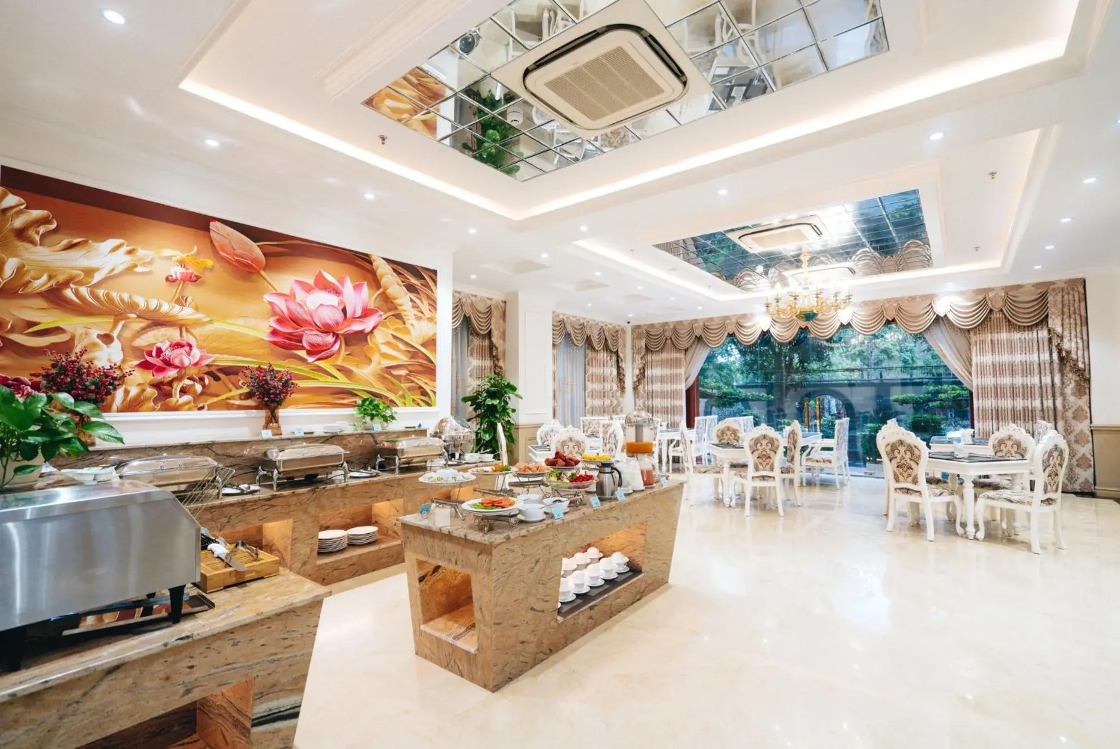 Restaurant/places to eat in Manh Quan Luxury Hotel Restaurant/places to eat in Manh Quan Luxury Hotel