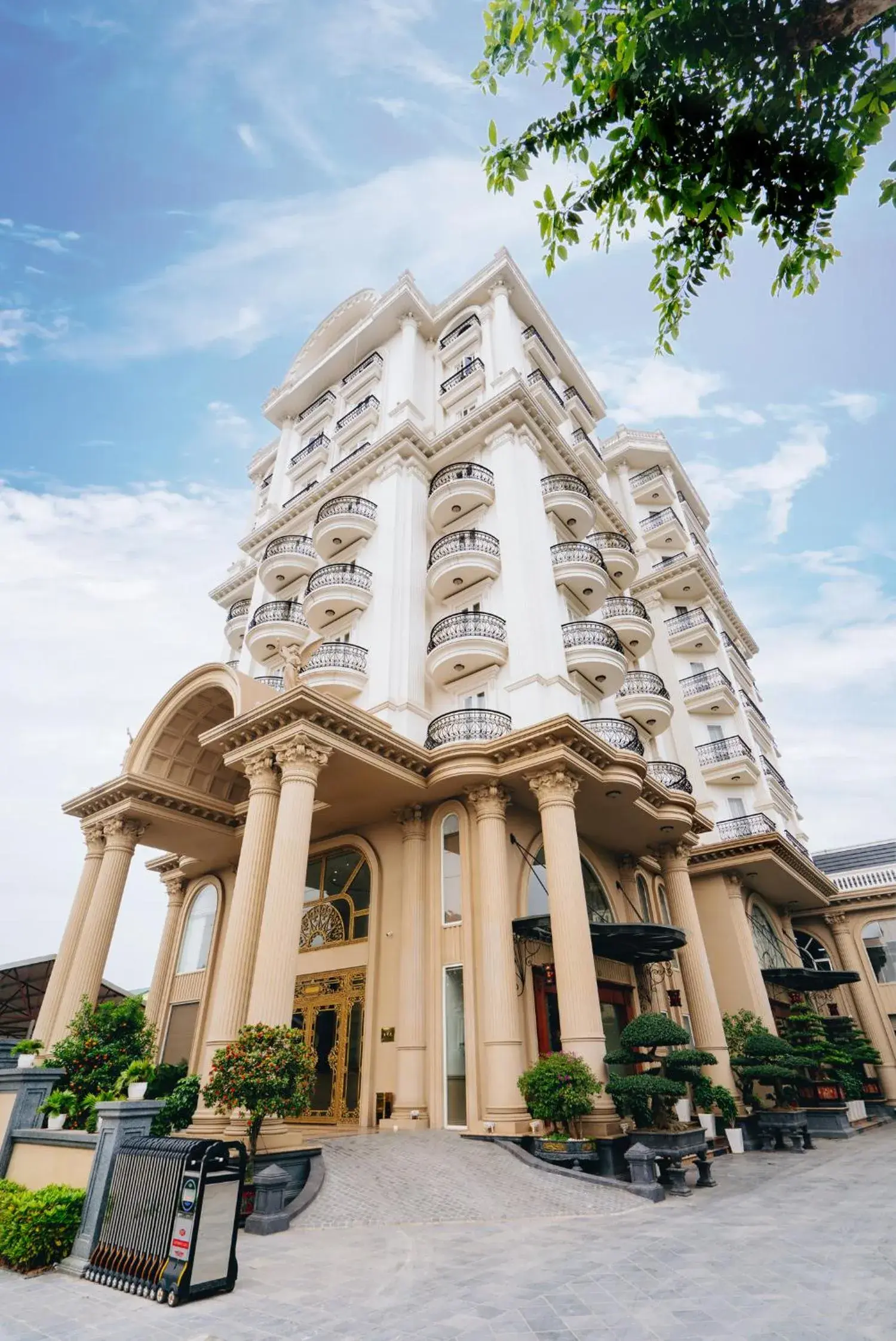 Property building in Manh Quan Luxury Hotel Property building in Manh Quan Luxury Hotel