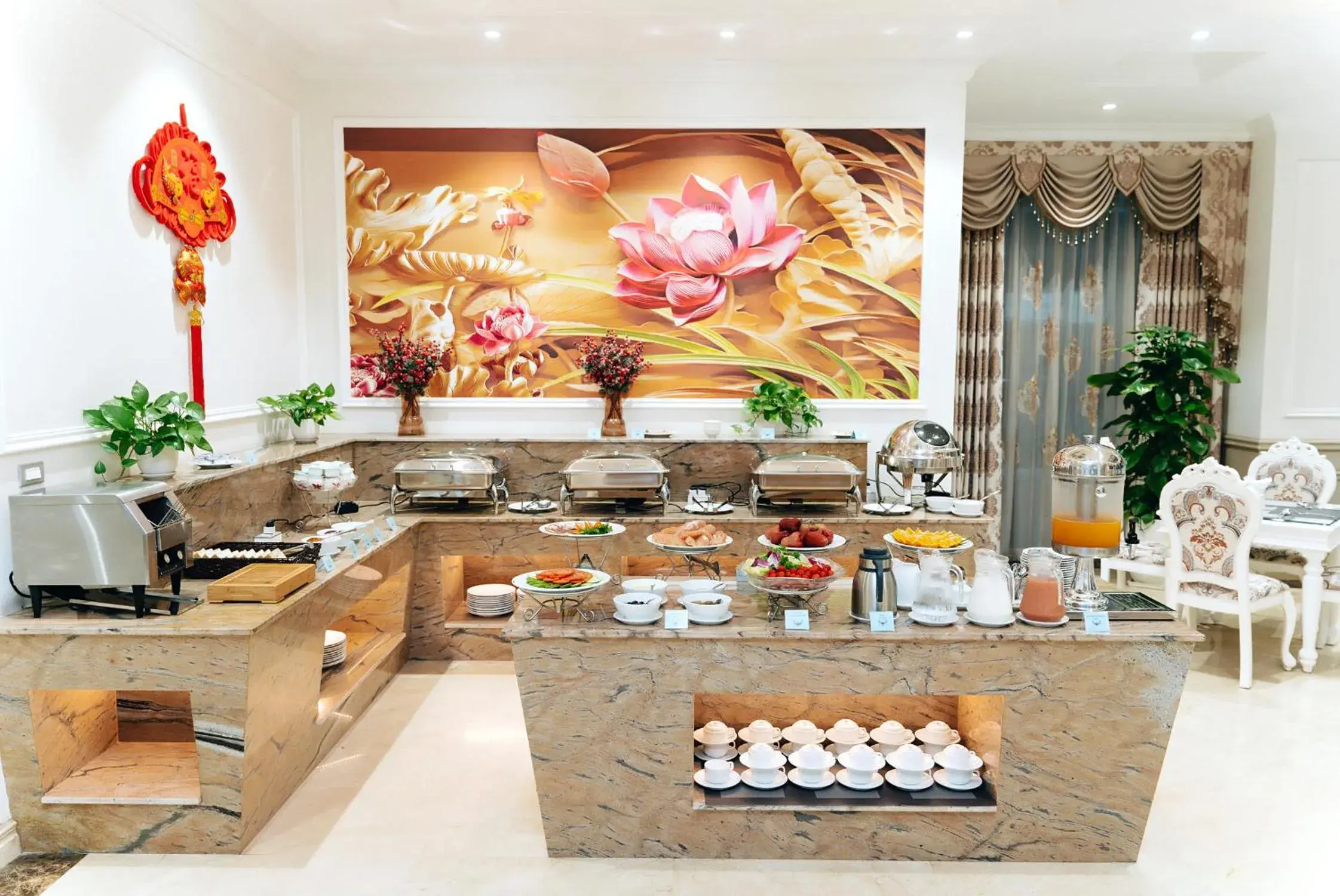 Restaurant/places to eat in Manh Quan Luxury Hotel Restaurant/places to eat in Manh Quan Luxury Hotel