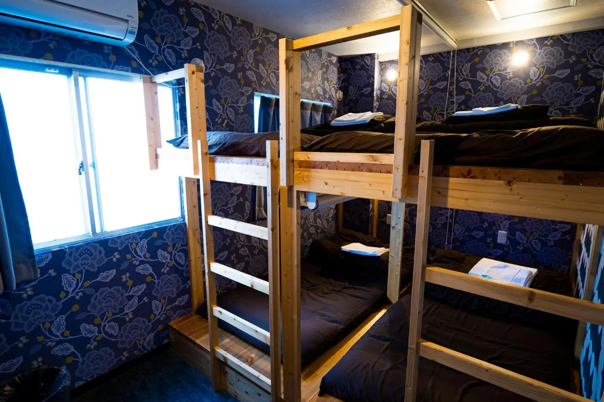 Bed in R Hostel Namba south Bed in R Hostel Namba south