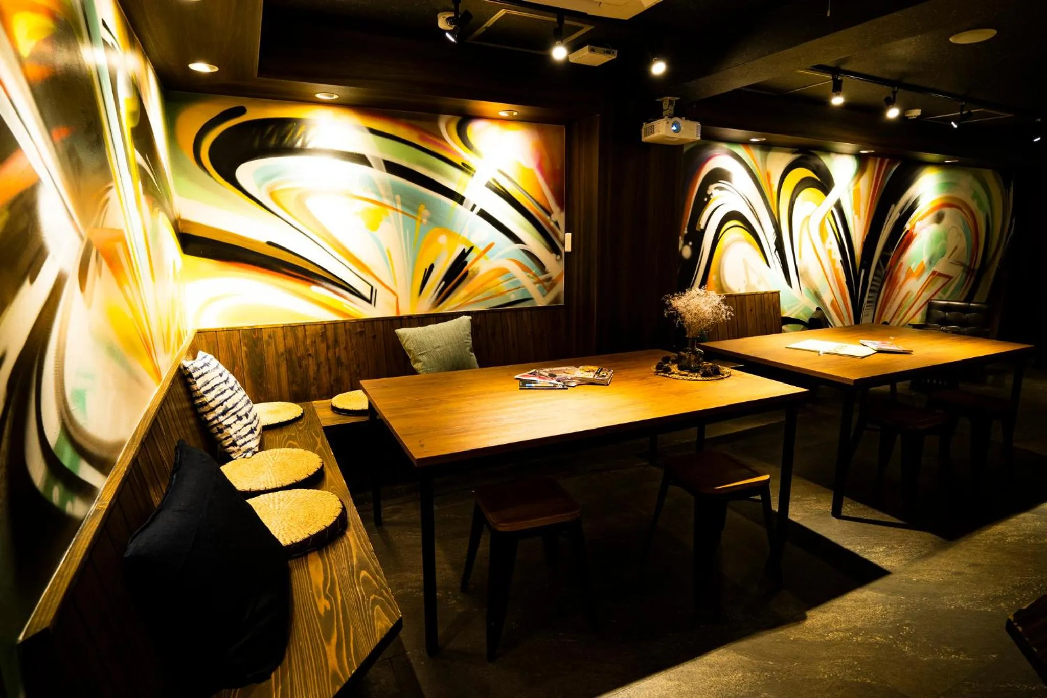 Communal lounge/ TV room in R Hostel Namba south