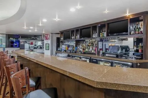 Restaurant/places to eat in Best Western Canoga Park Motor Inn